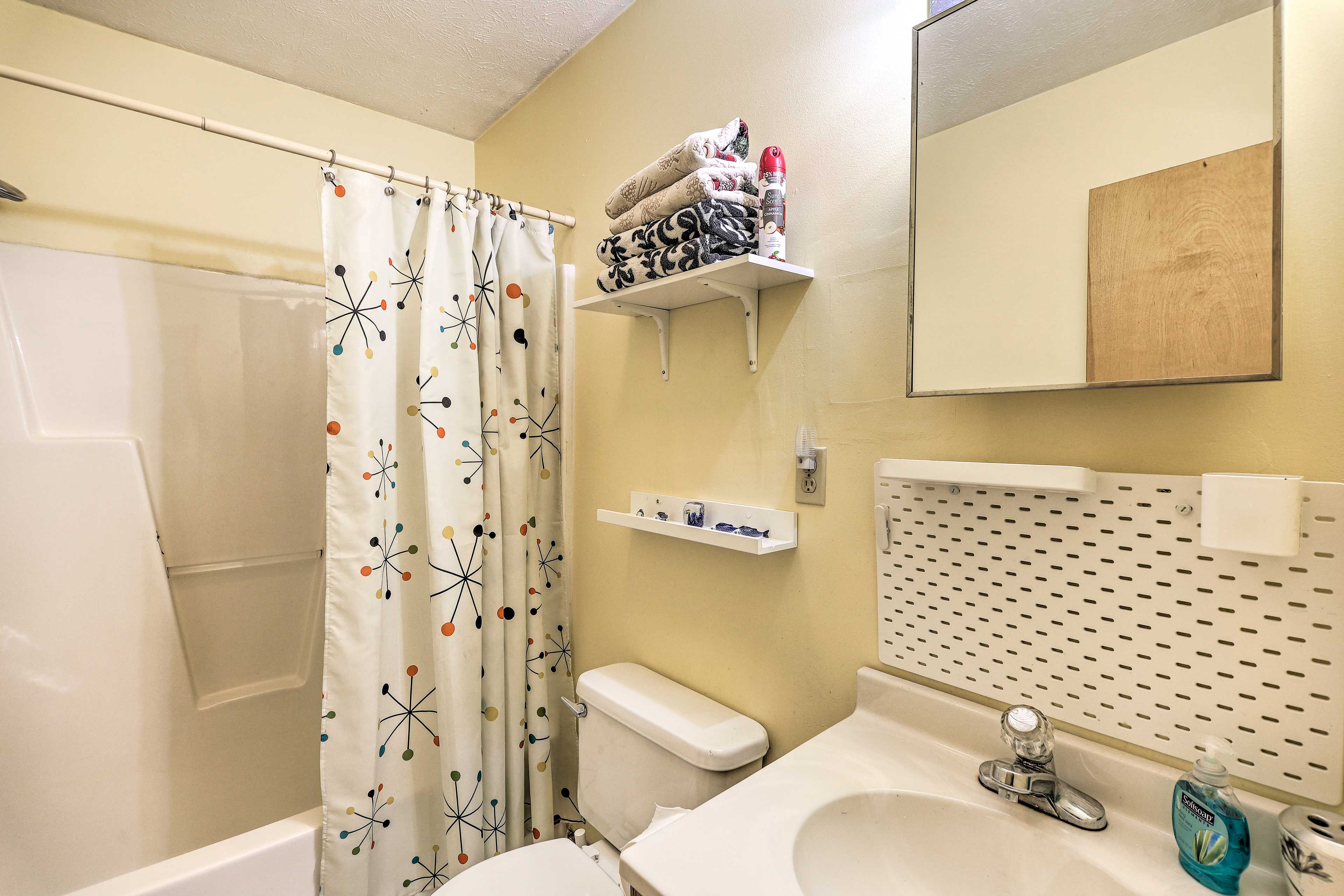 Full Bathroom | 2nd Floor