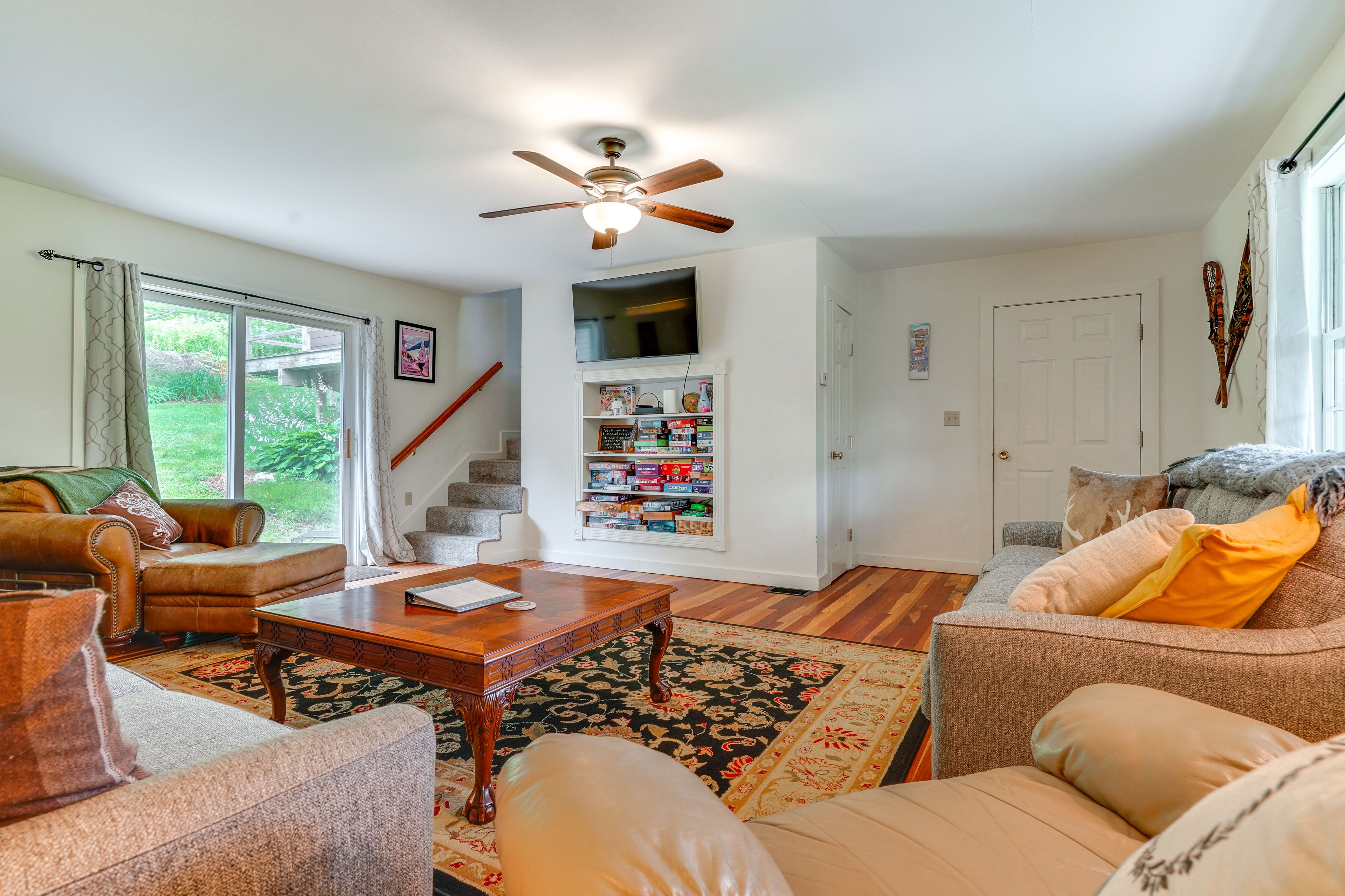 Living Room | 1st Floor | Central Heating | Free WiFi | Pack 'n Play