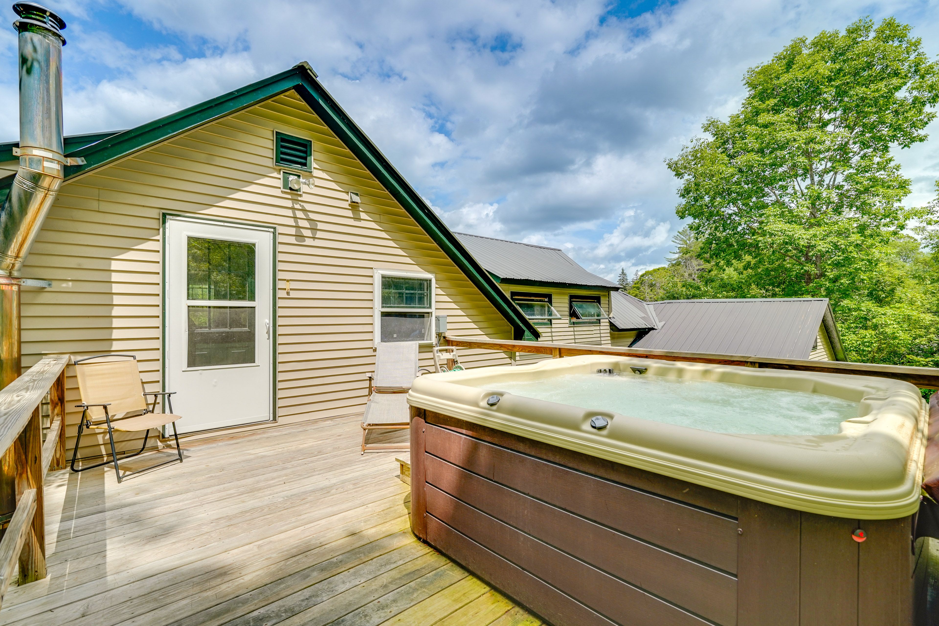 Deck | Private Hot Tub