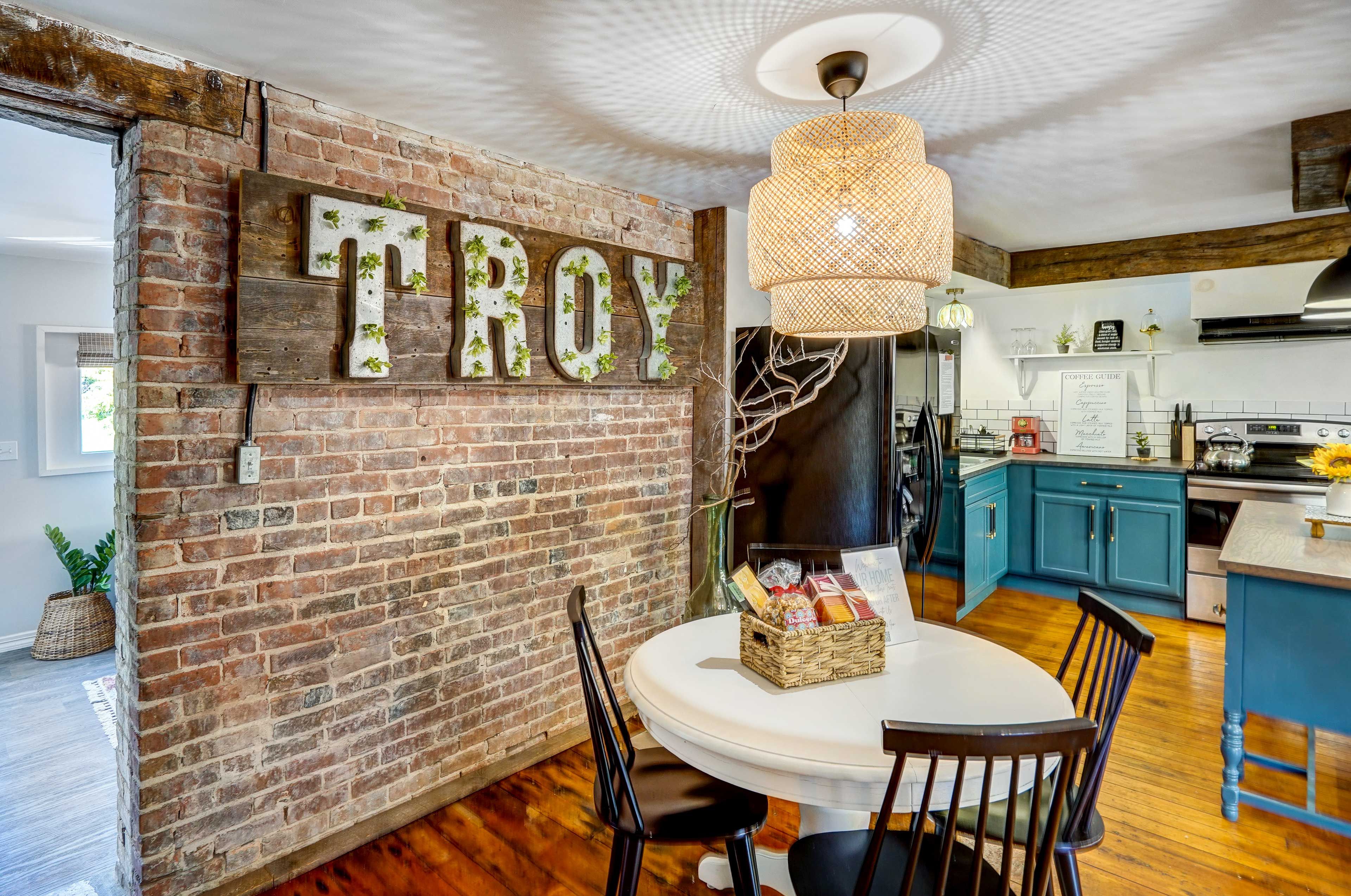 Dining Area | Dishware/Flatware