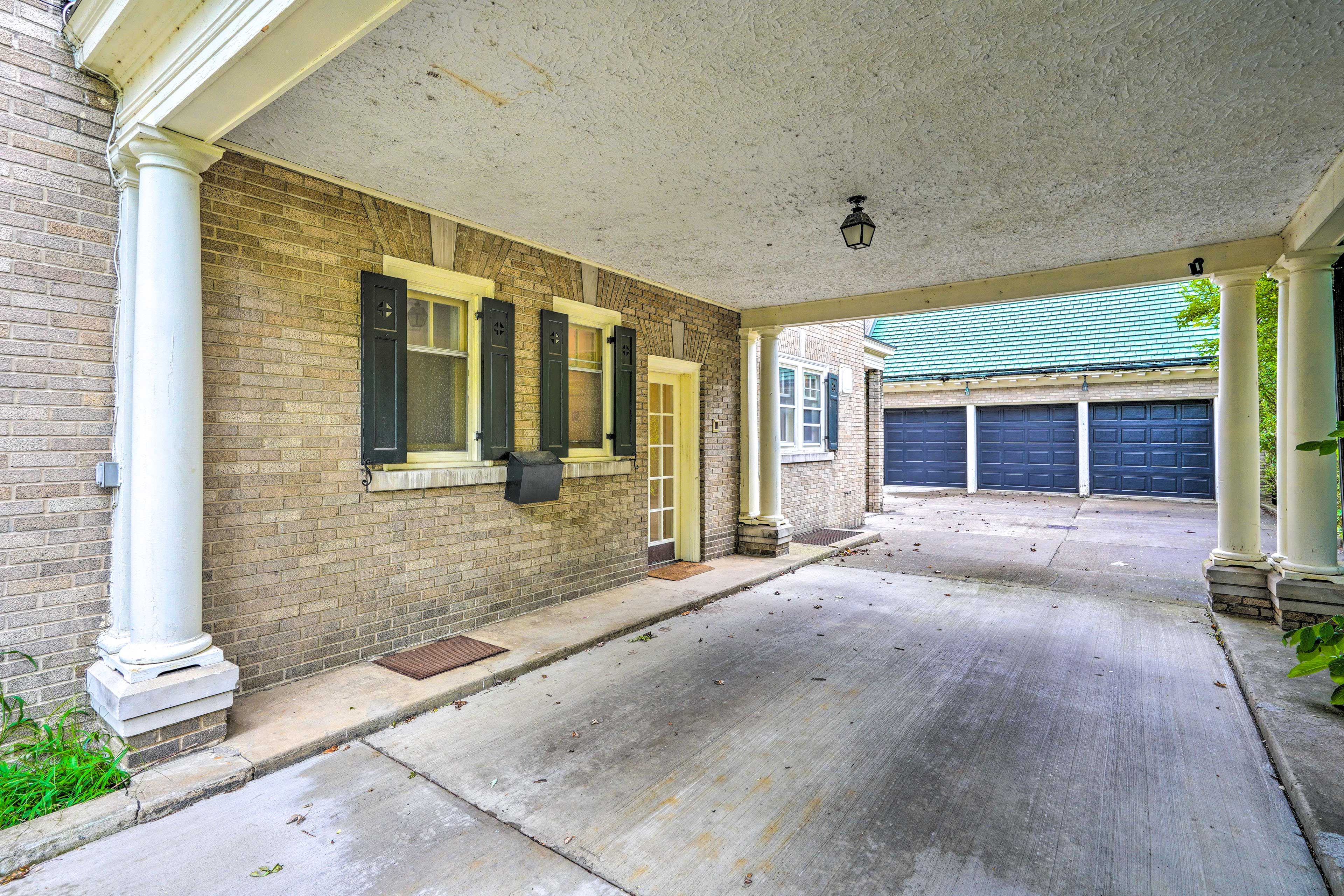 Driveway | Parking (3 Vehicles)