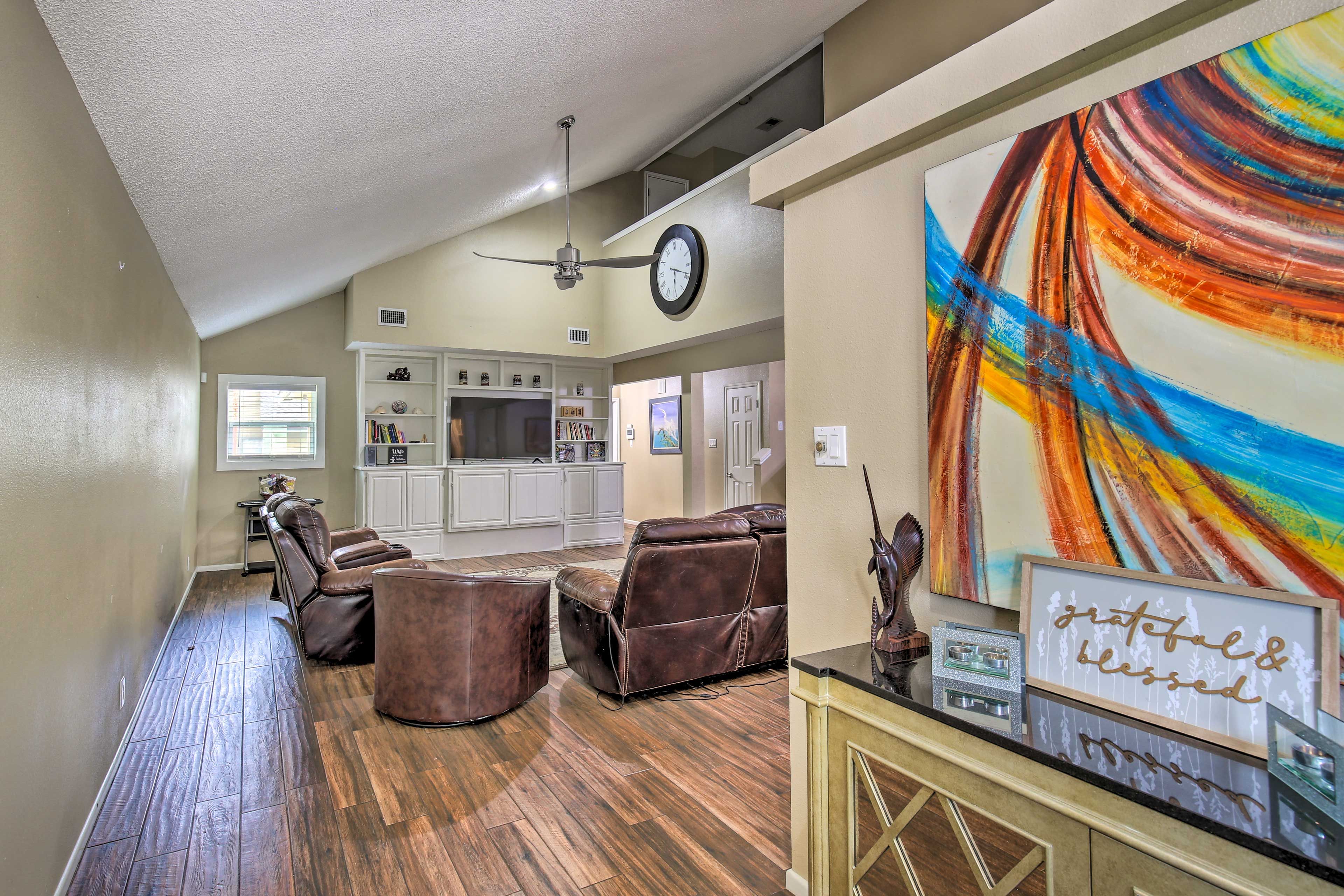 Living Room | Free WiFi | Smart TV