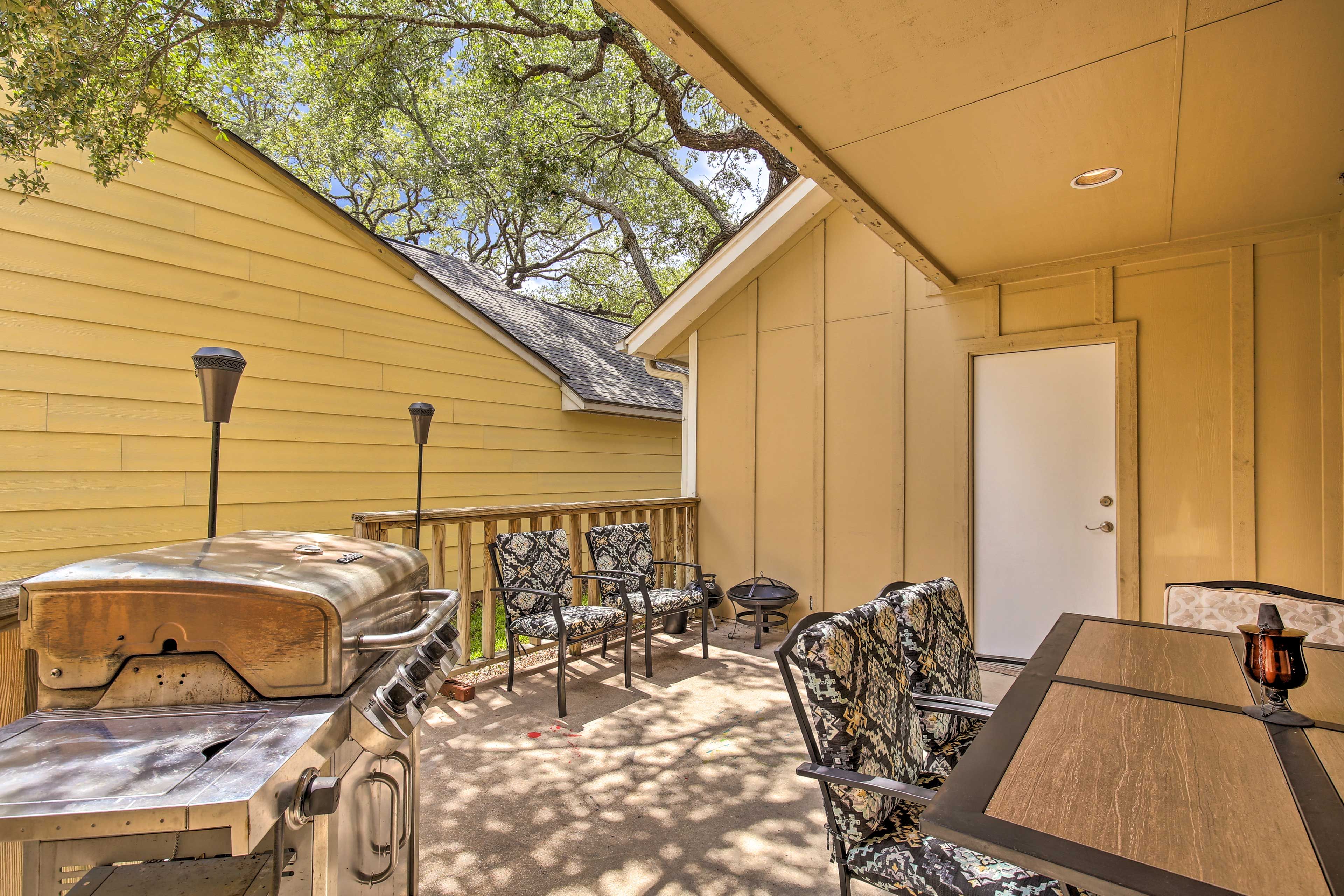 Covered Back Porch | Gas Grill | Fenced Yard