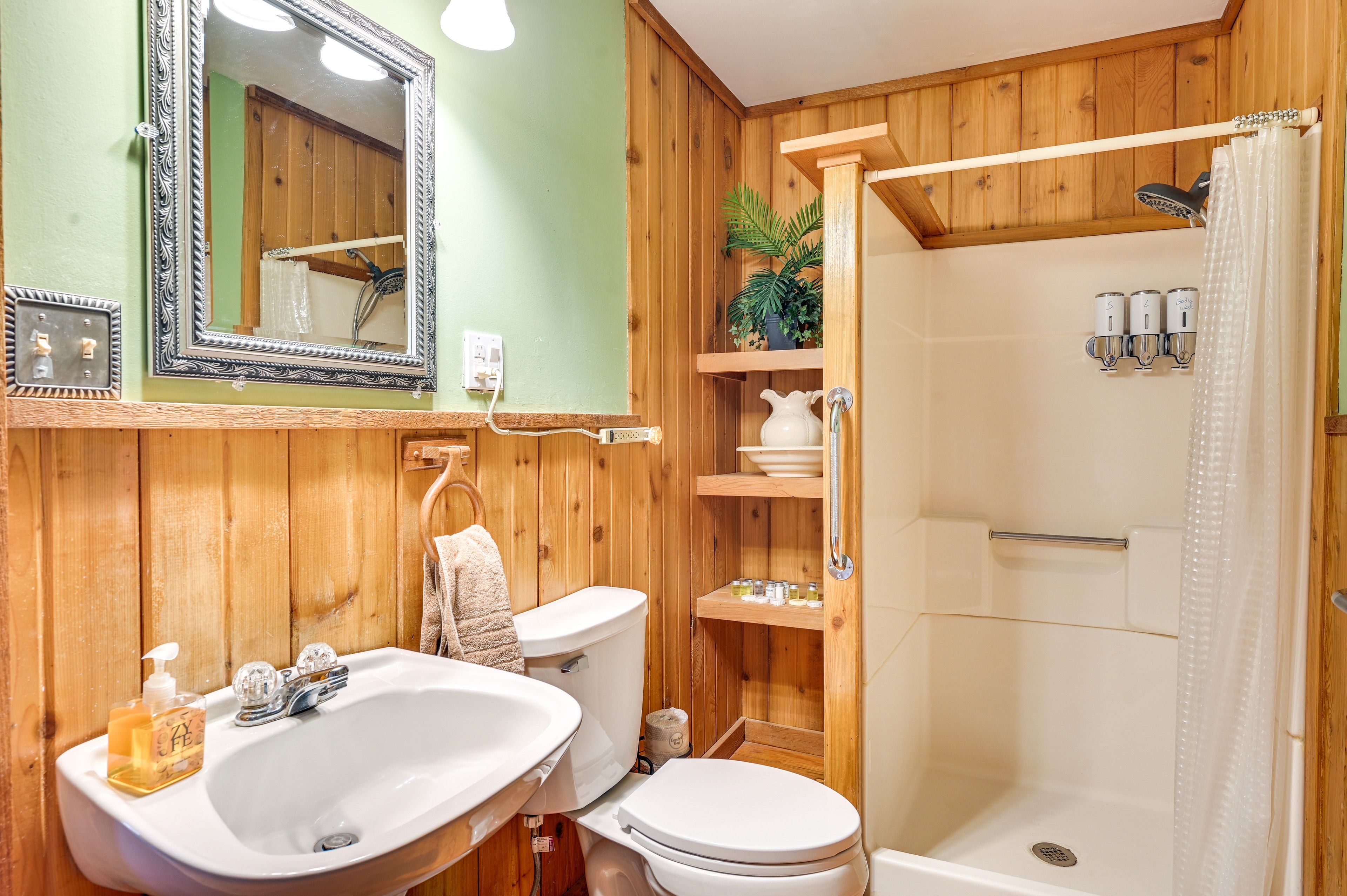 Full Bathroom | 1st Floor | Towels Provided | Grab Rails in Shower