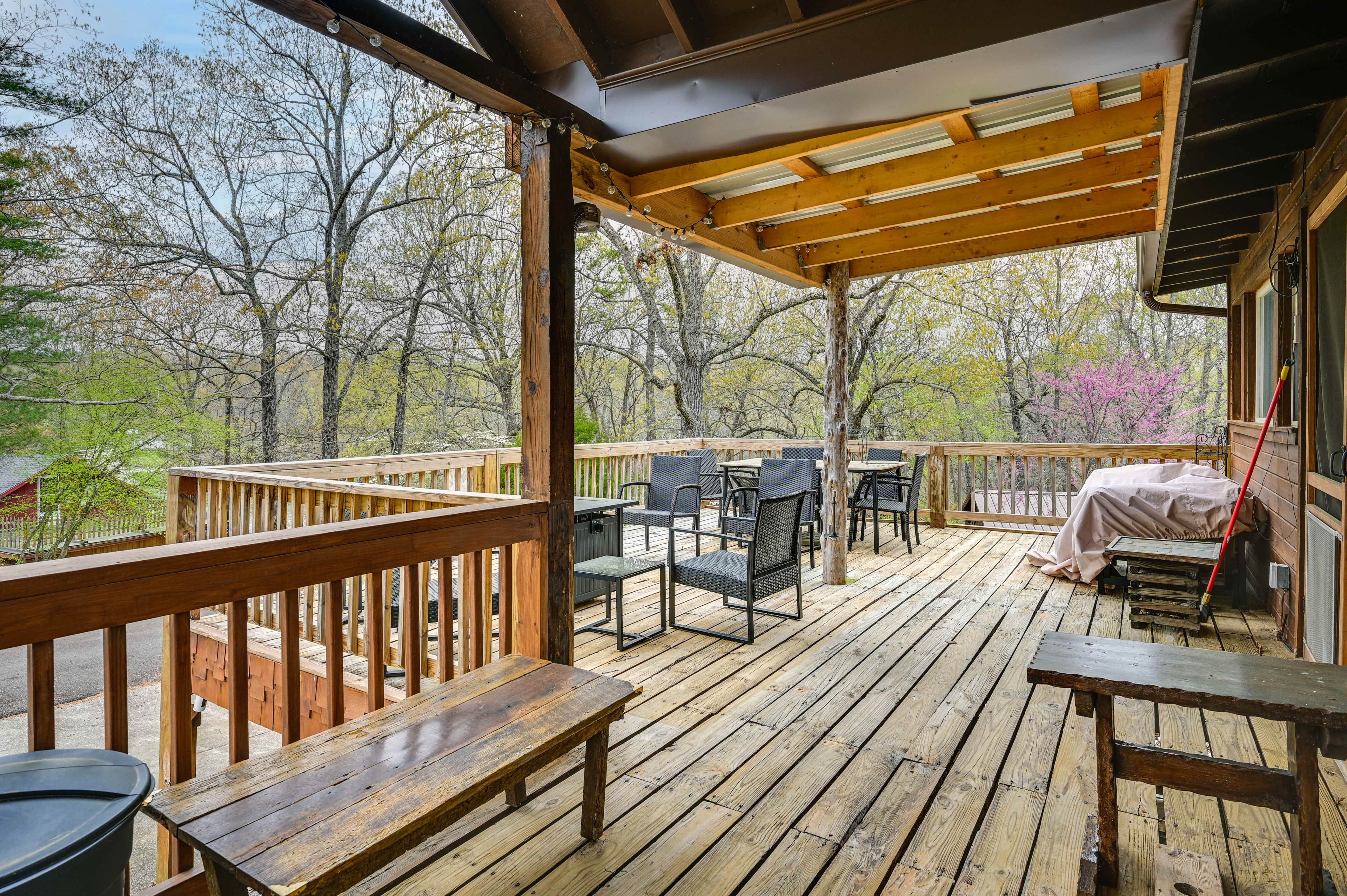 Deck | Dining Area | Gas Grill