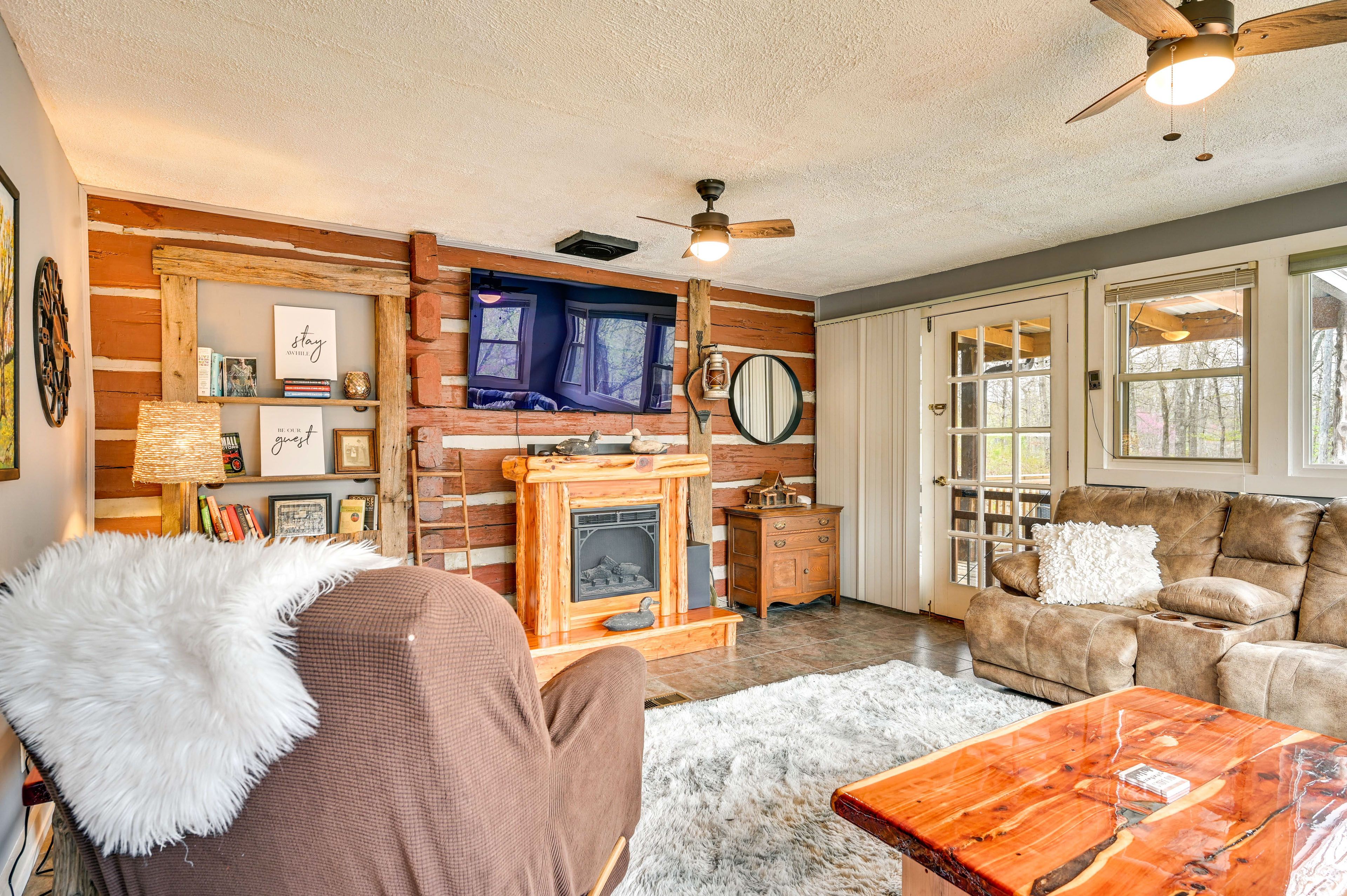 Family Room | Smart TV | Board Games