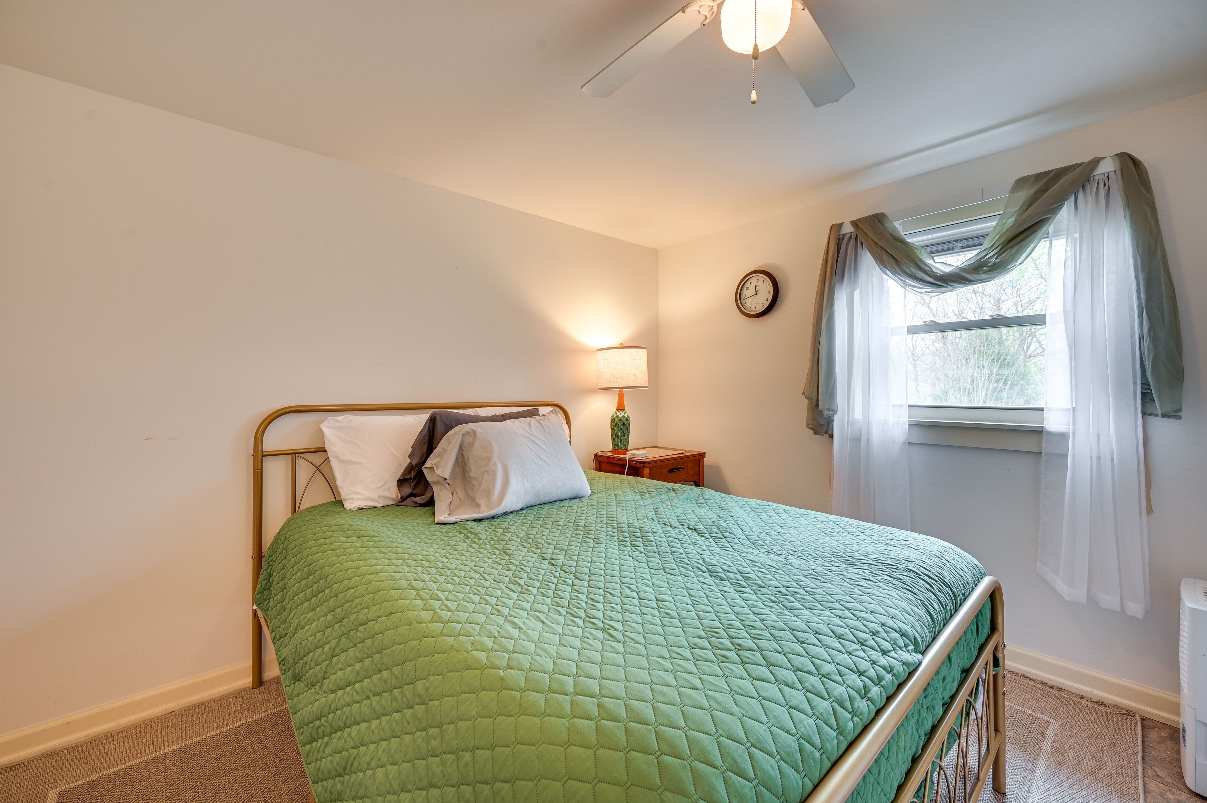 Bedroom 1 | Queen Bed | Basement | Linens Provided
