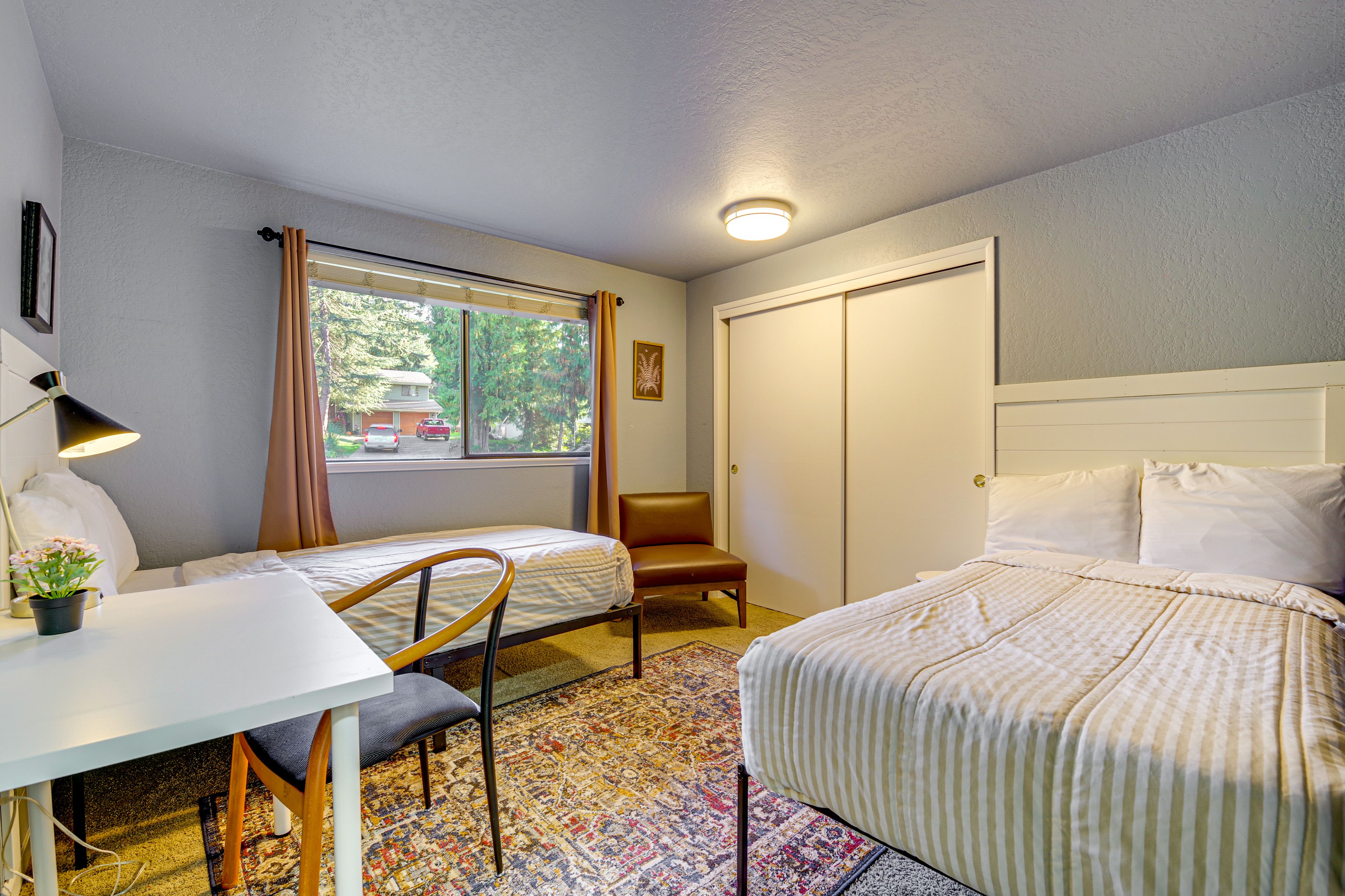 Bedroom 2 | Queen Bed | Twin Bed