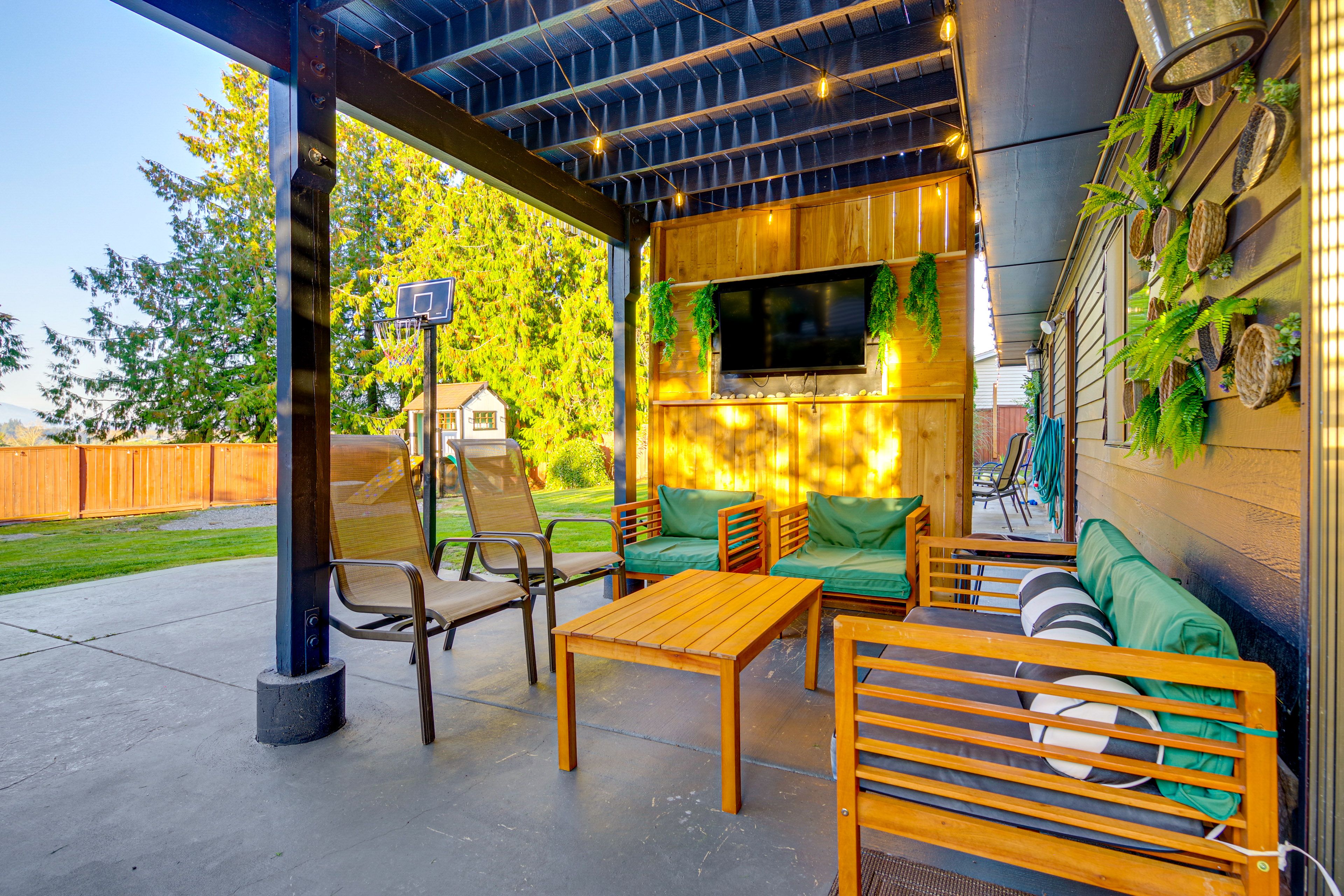 Private Patio | Hot Tub | Outdoor Dining | Basketball Hoop