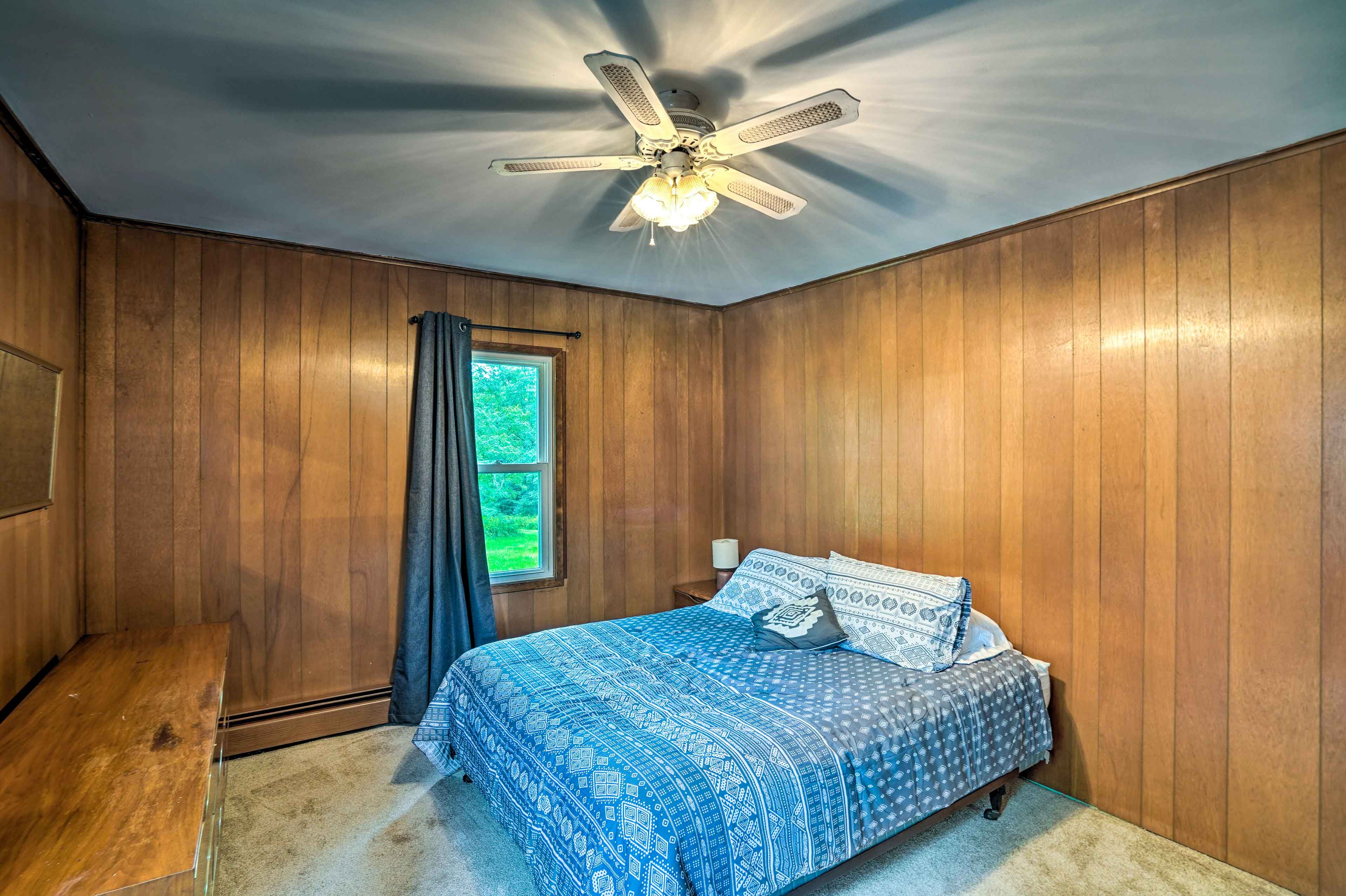 Bedroom 2 | Queen Bed