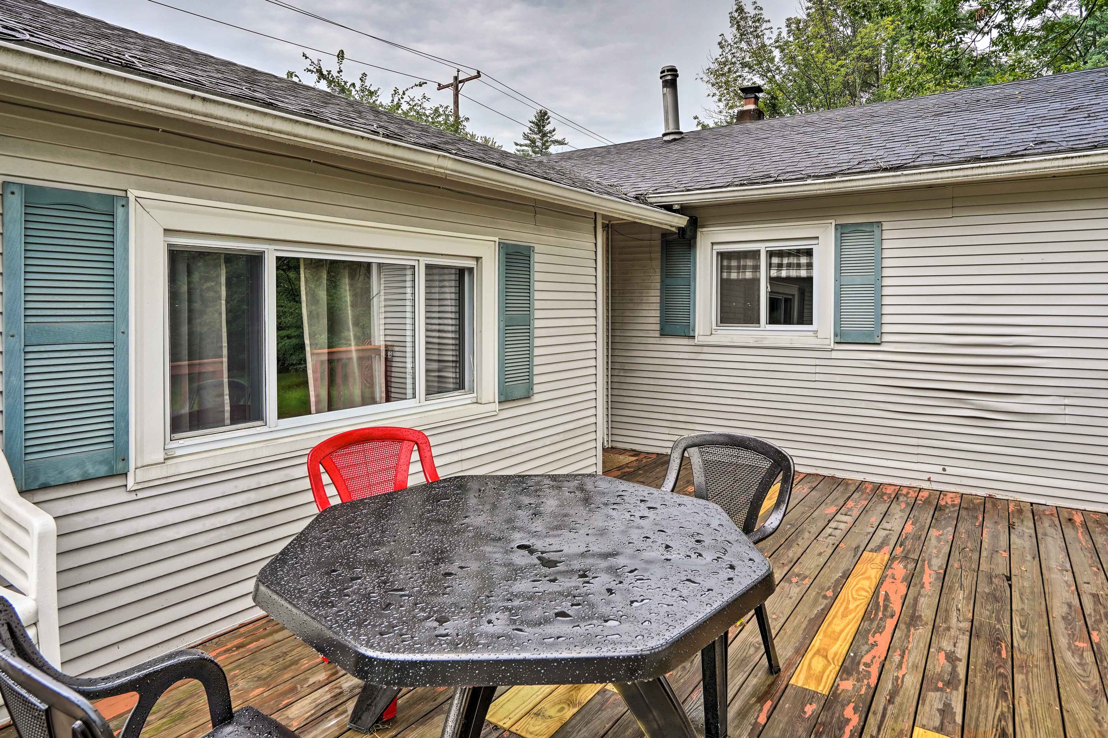 Deck | Charcoal Grill (Charcoal Provided)