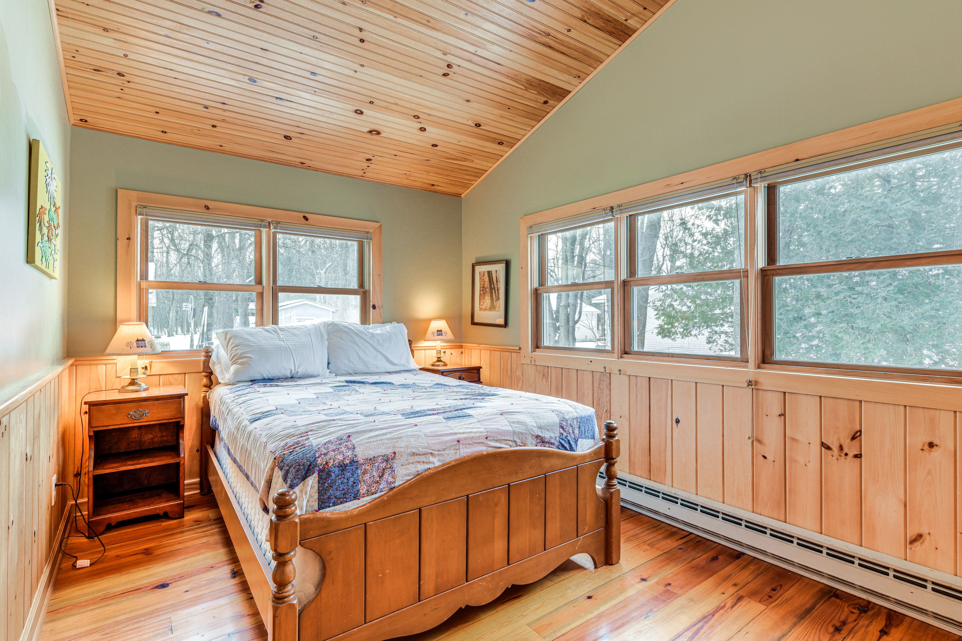 Bedroom 2 | Queen Bed