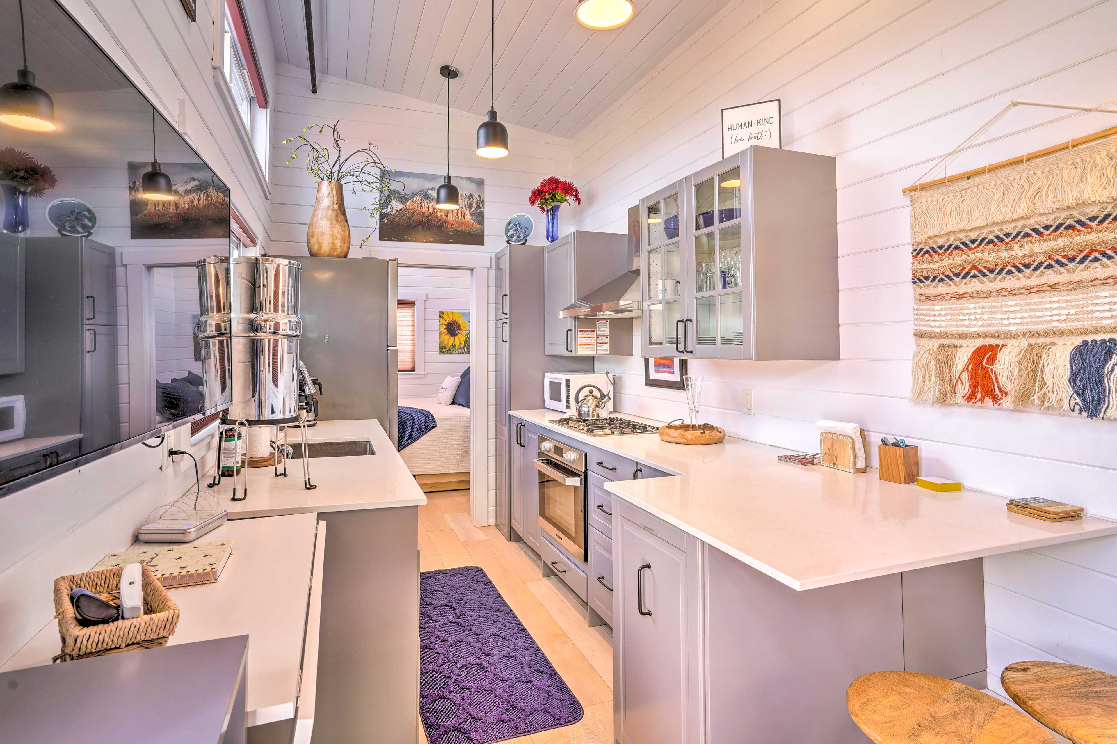 Kitchen | Well-Equipped | Coffee Maker | Smart TV w/ Cable