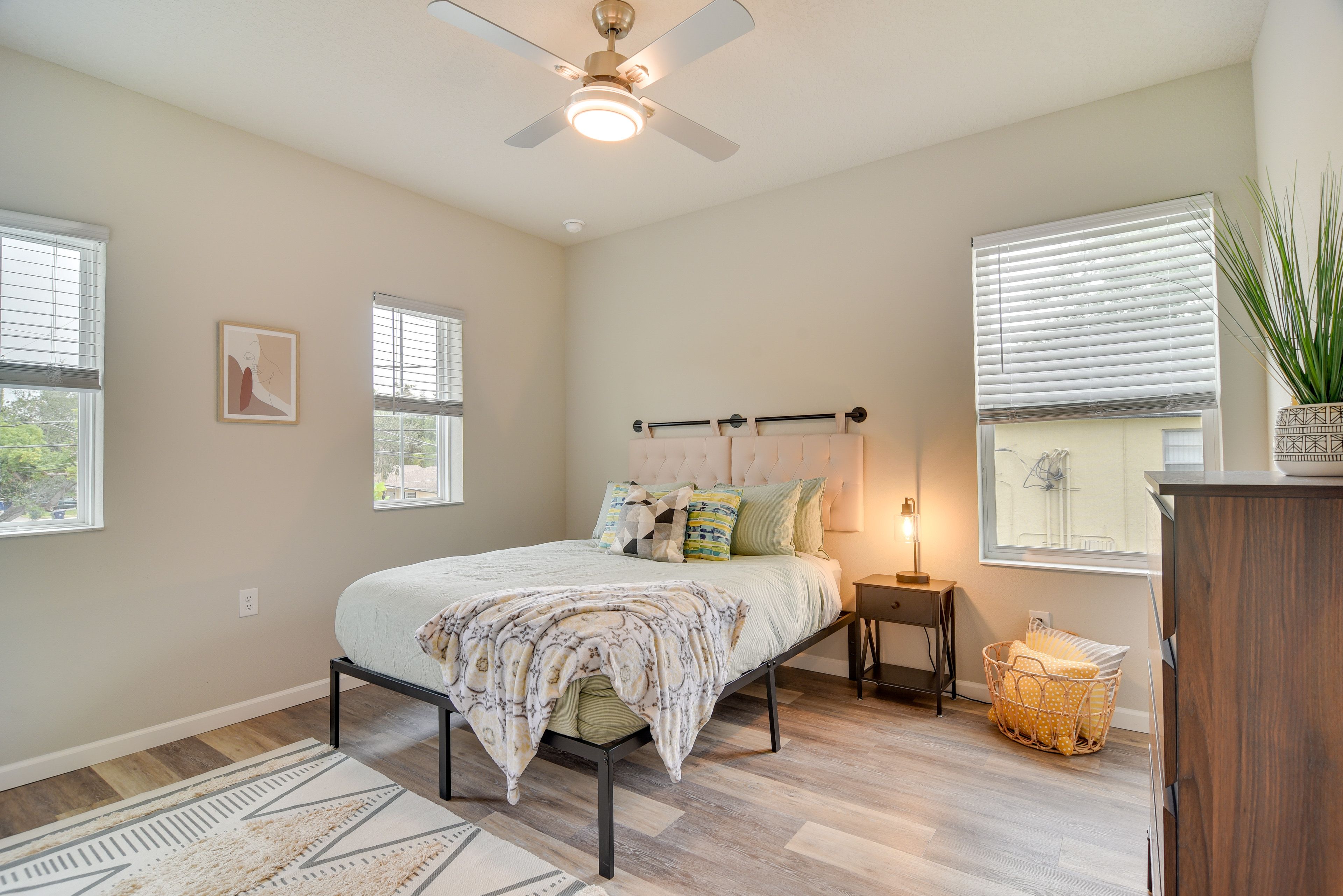 Bedroom 2 | Queen Bed