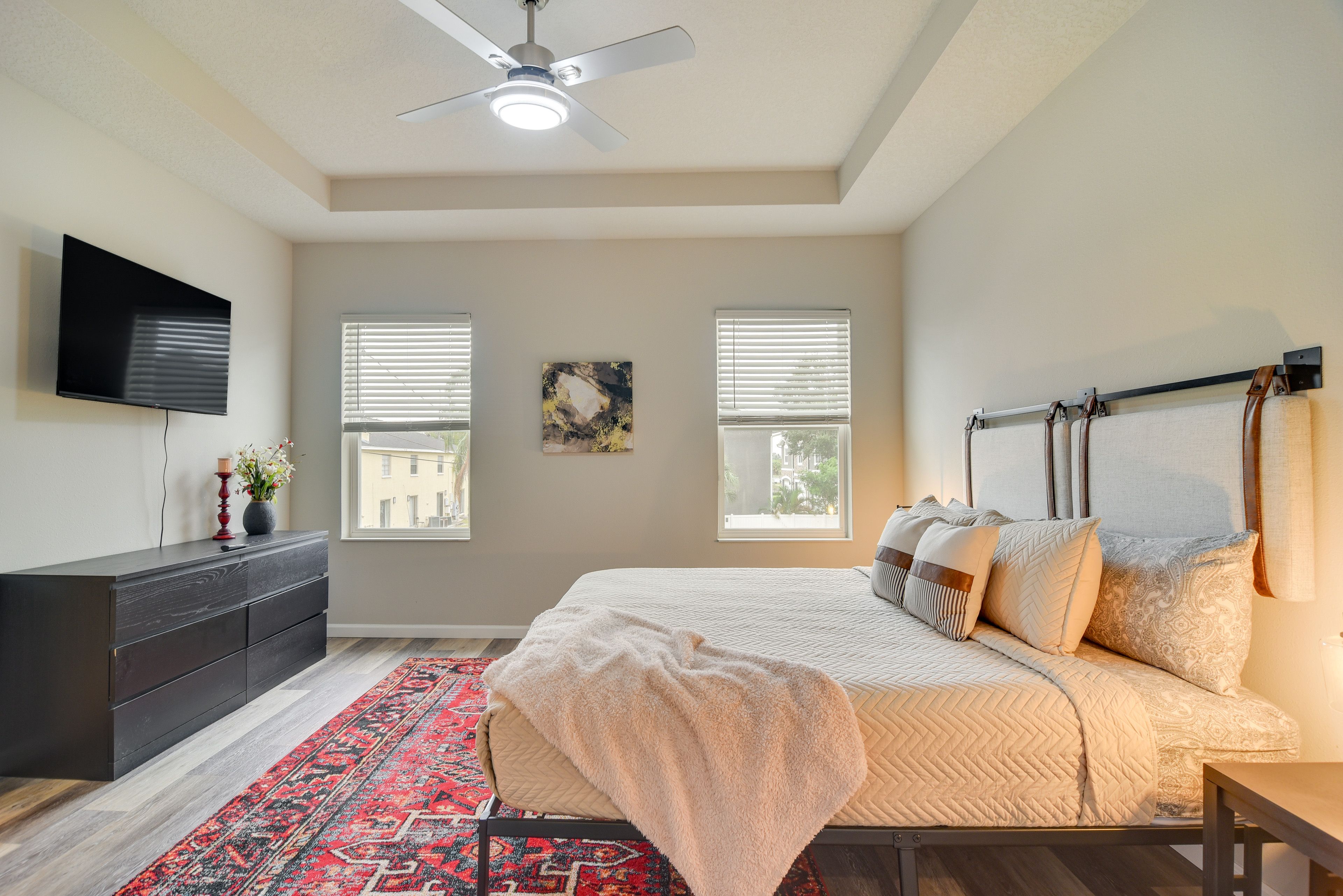 Bedroom Suite | King Bed | Smart TV