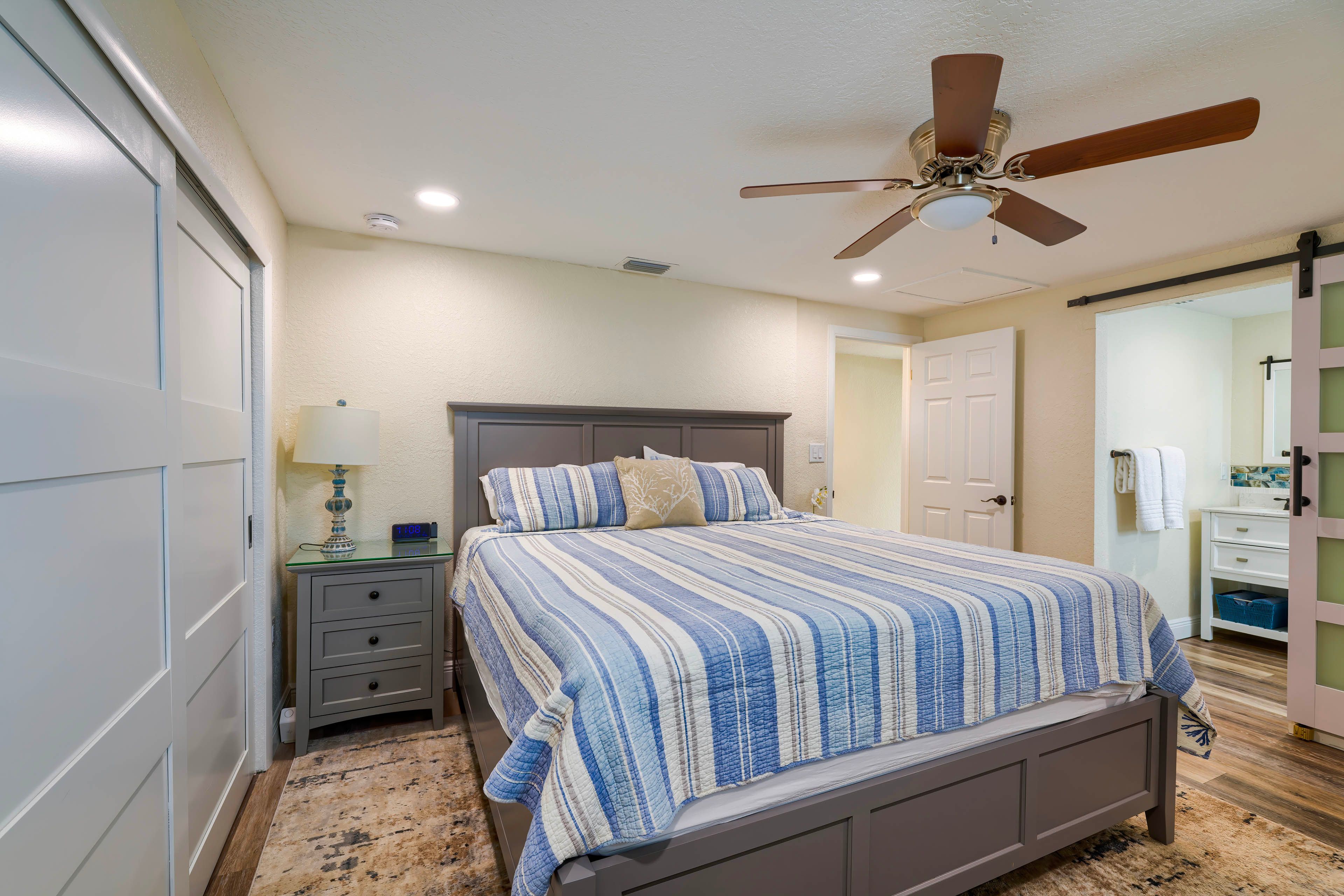 Bedroom 1 | King Bed