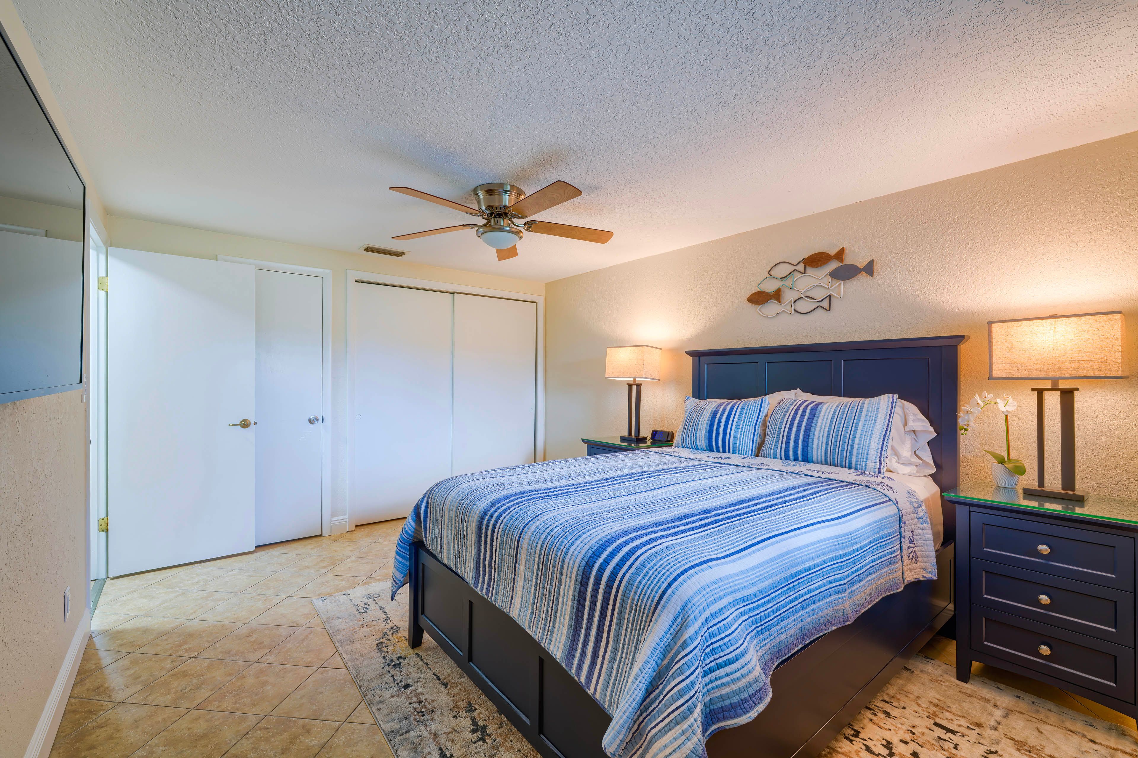 Bedroom 2 | Queen Bed