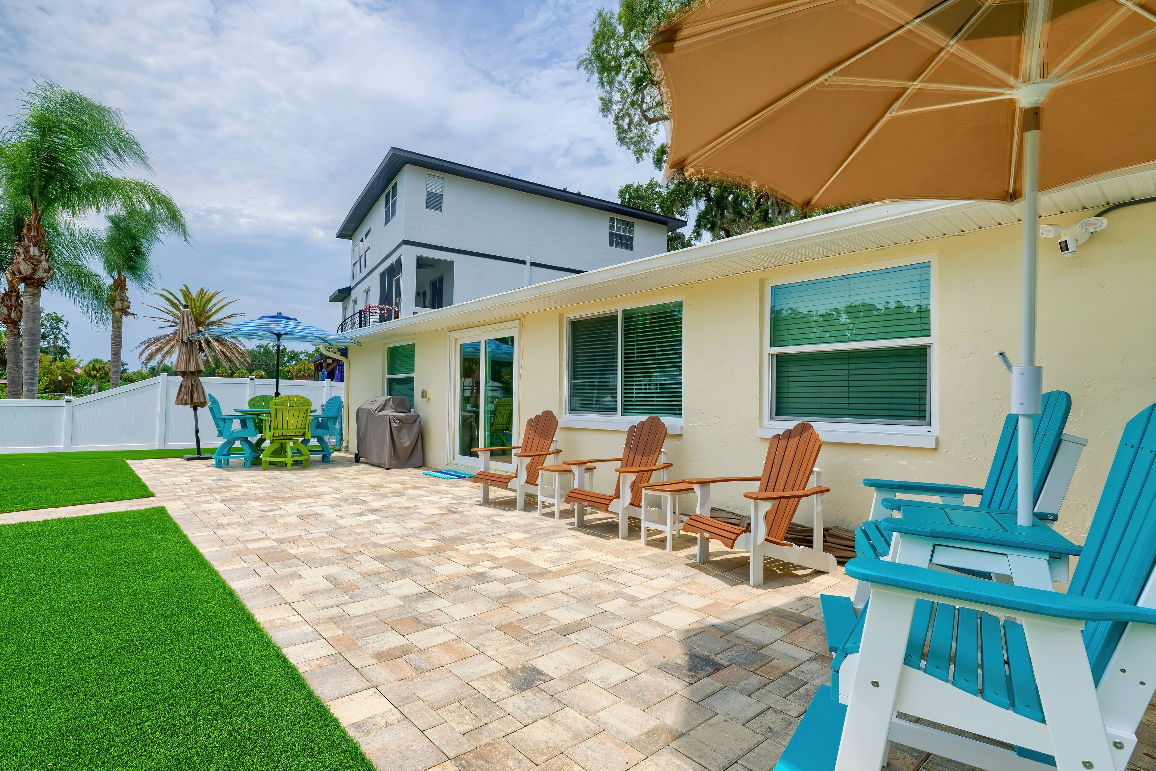 Patio | Shaded Seating Areas