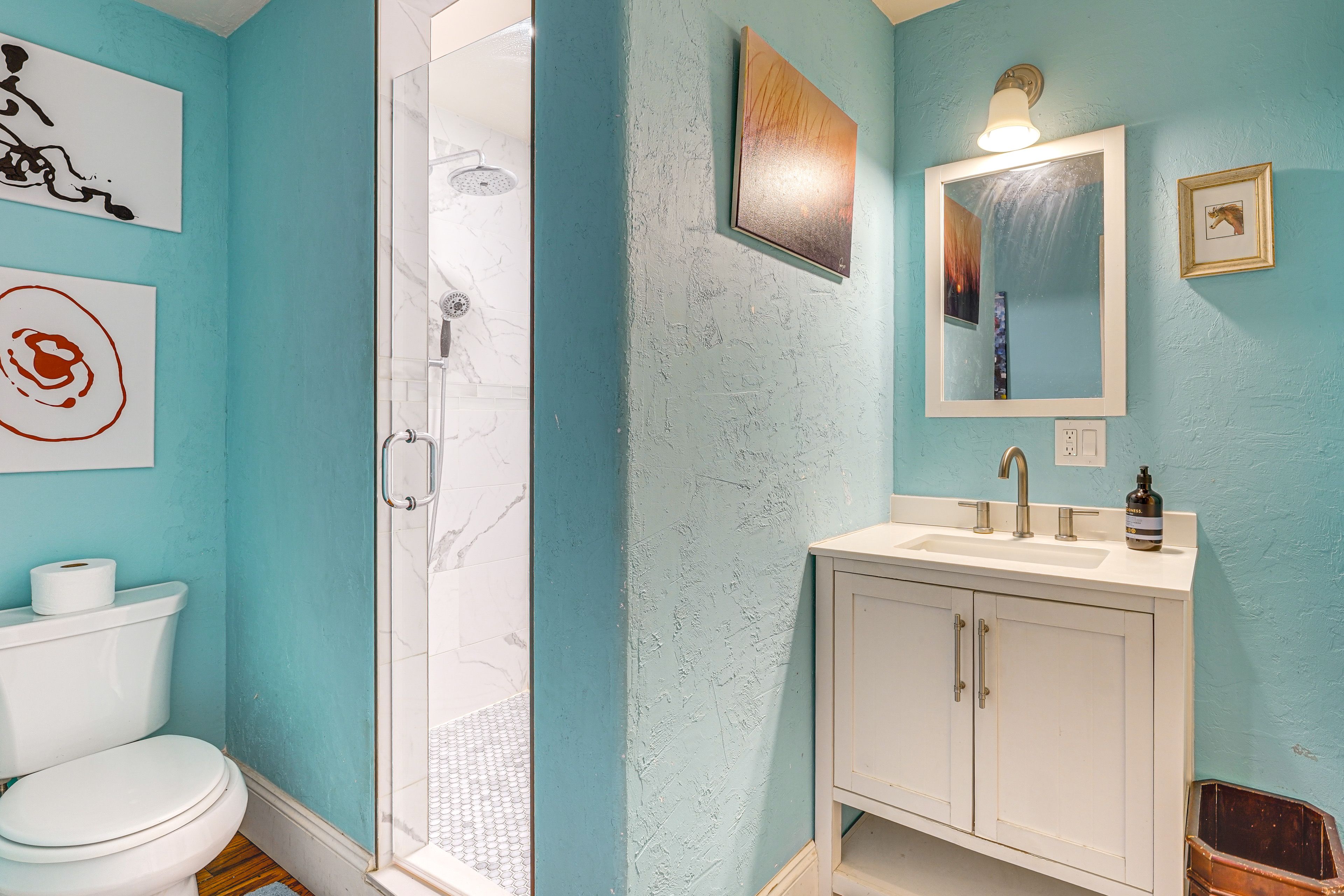 Full Bathroom | 1st Floor