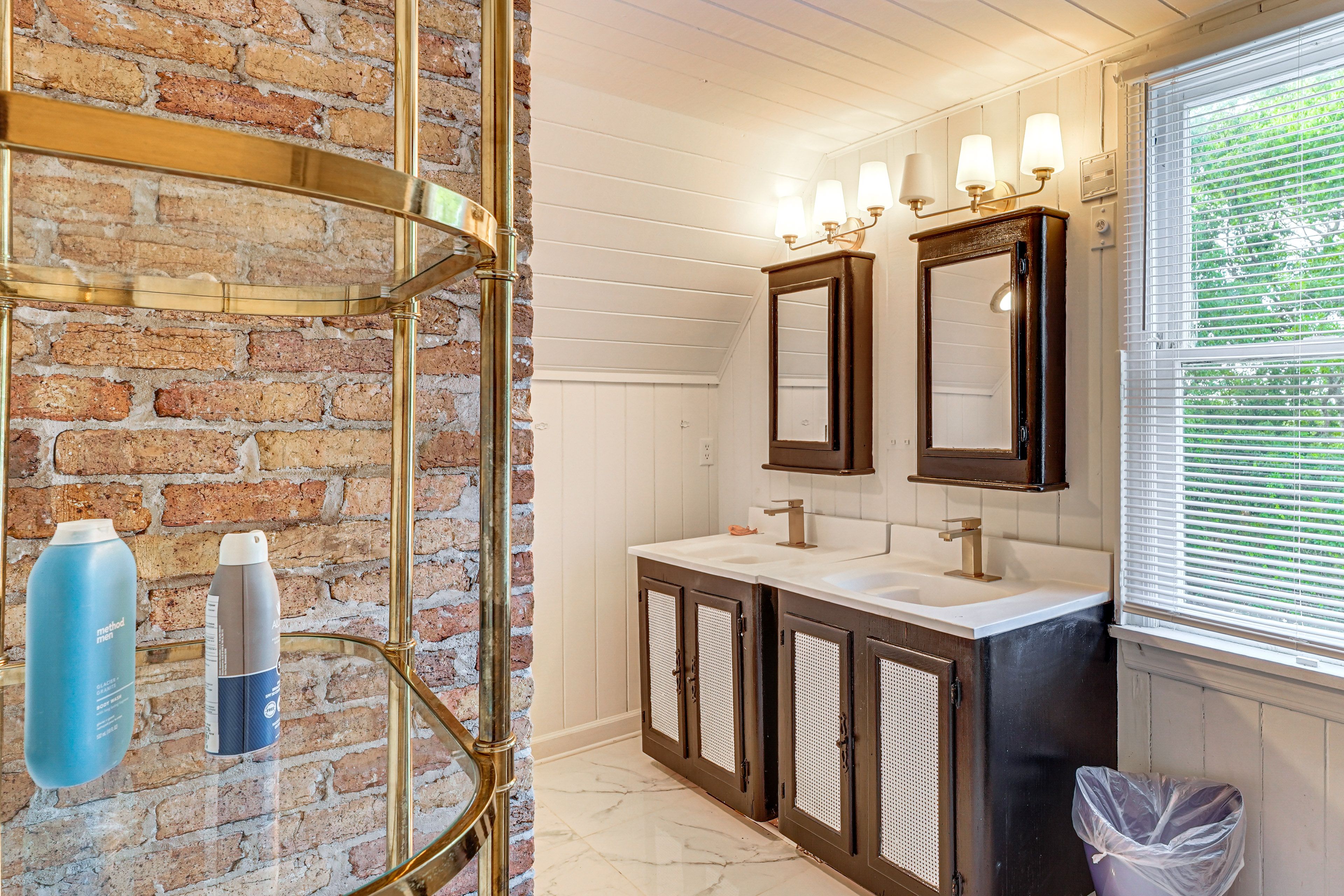 Full Bathroom | 2nd Floor