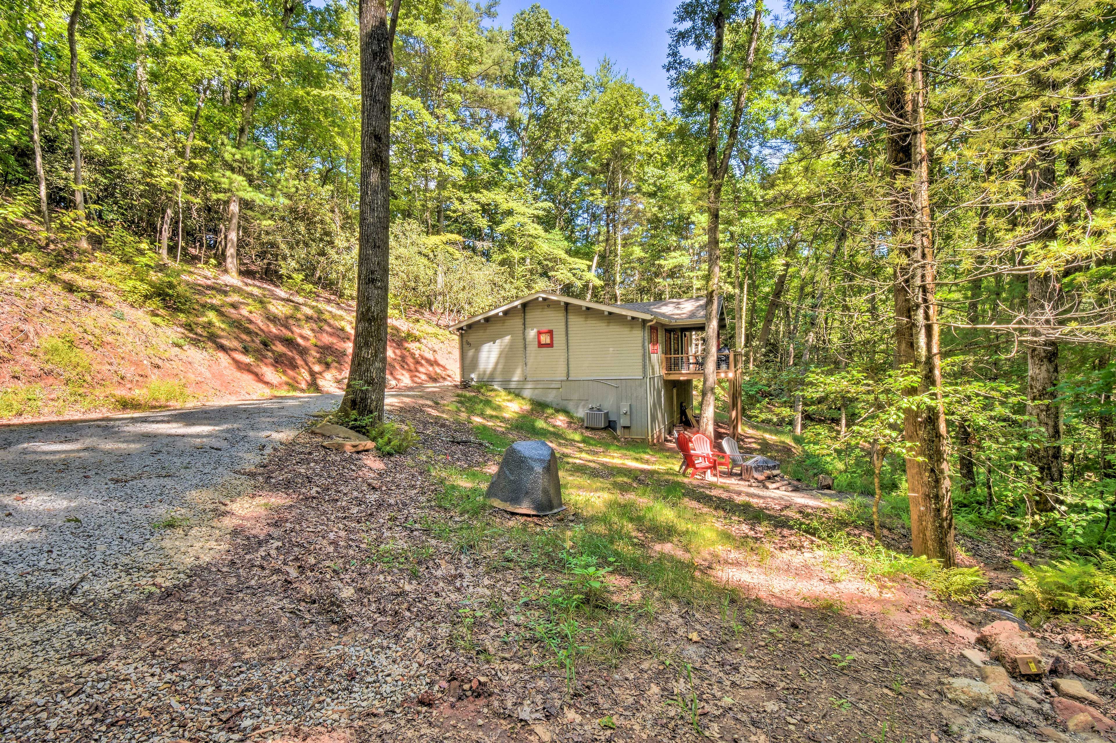 Parking | Gravel Driveway (4 Vehicles) | RV/Trailer Parking
