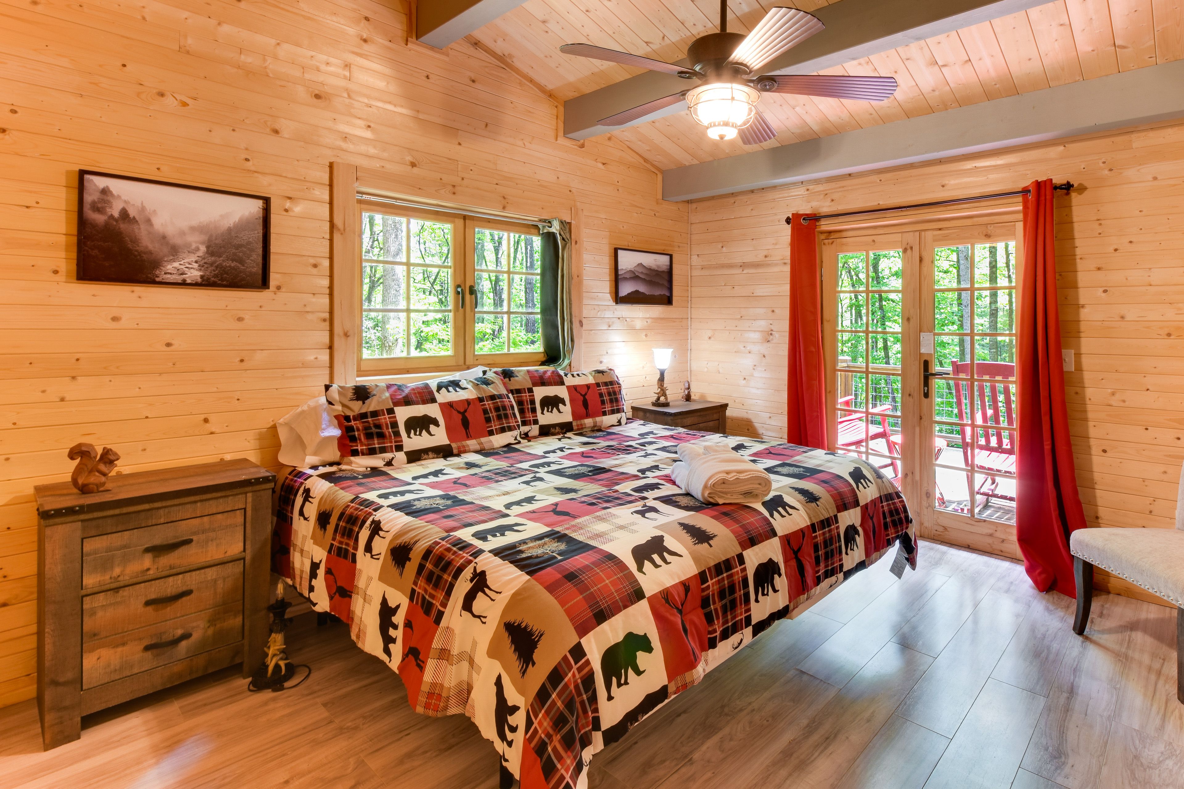 Bedroom 1 | King Bed | Linens Provided
