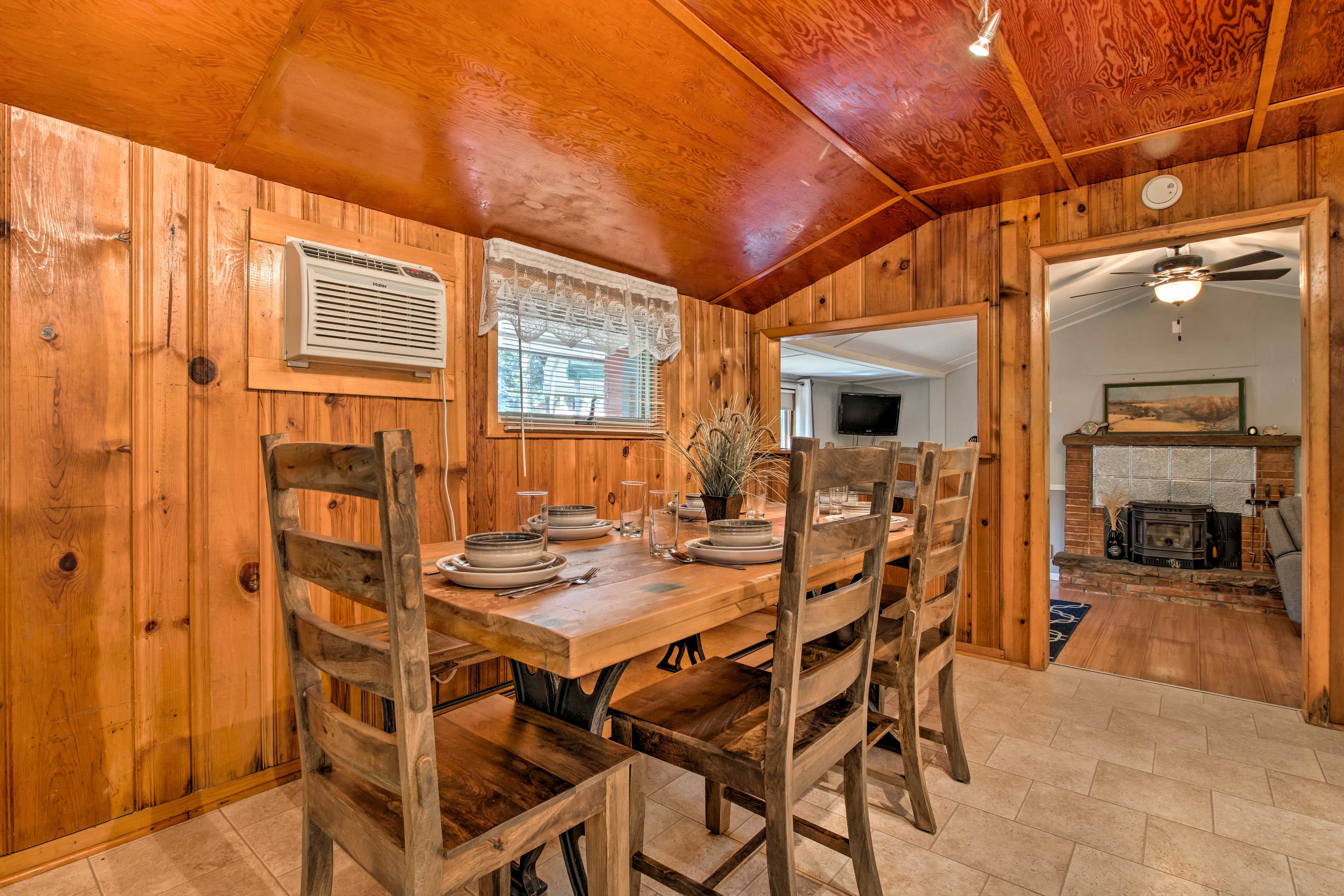 Dining Area | Dishware/Flatware | Trash Bags/Paper Towels
