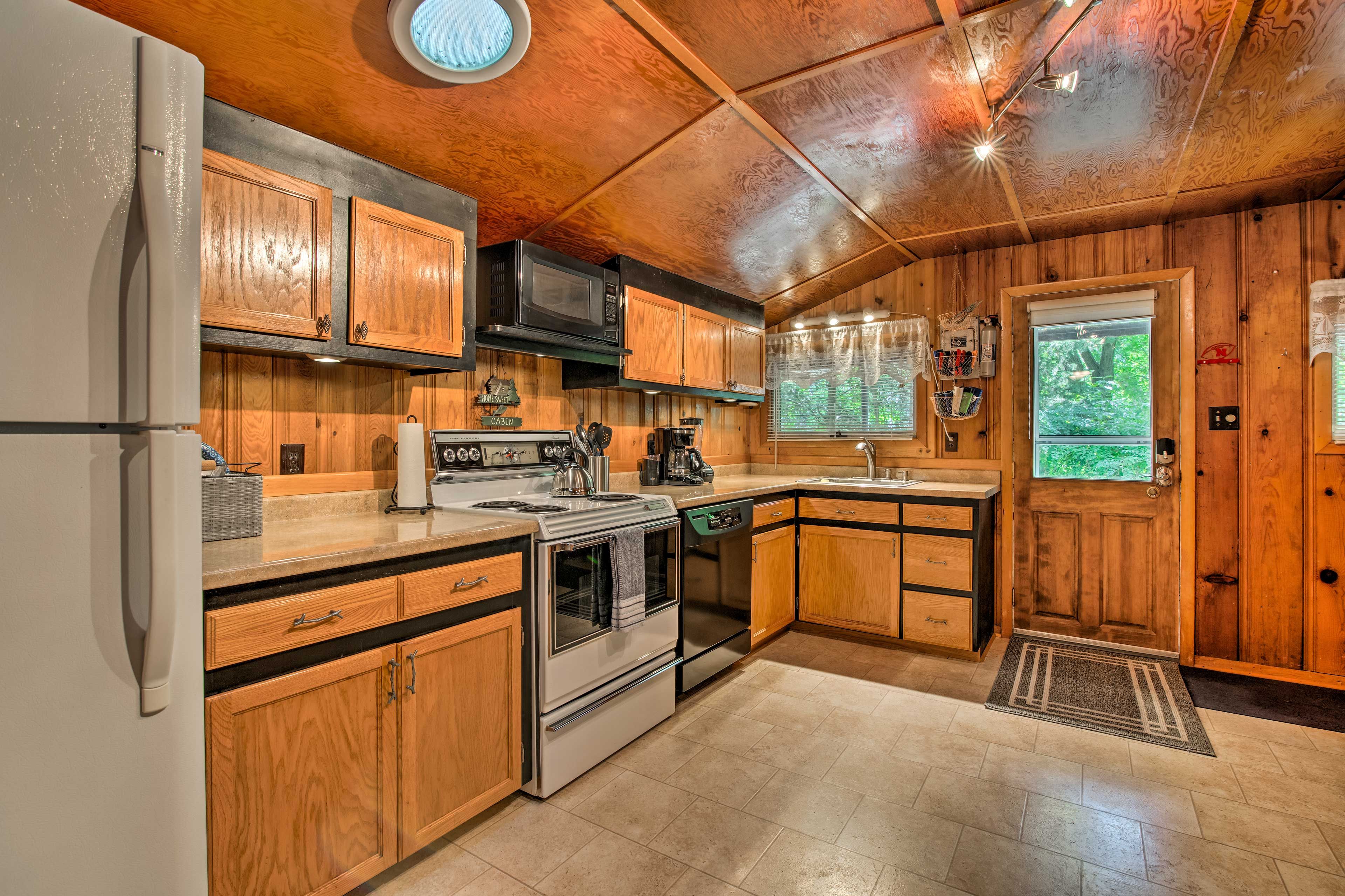 Kitchen | Coffee Maker | Hot Water Pot | Dishwasher | Spices