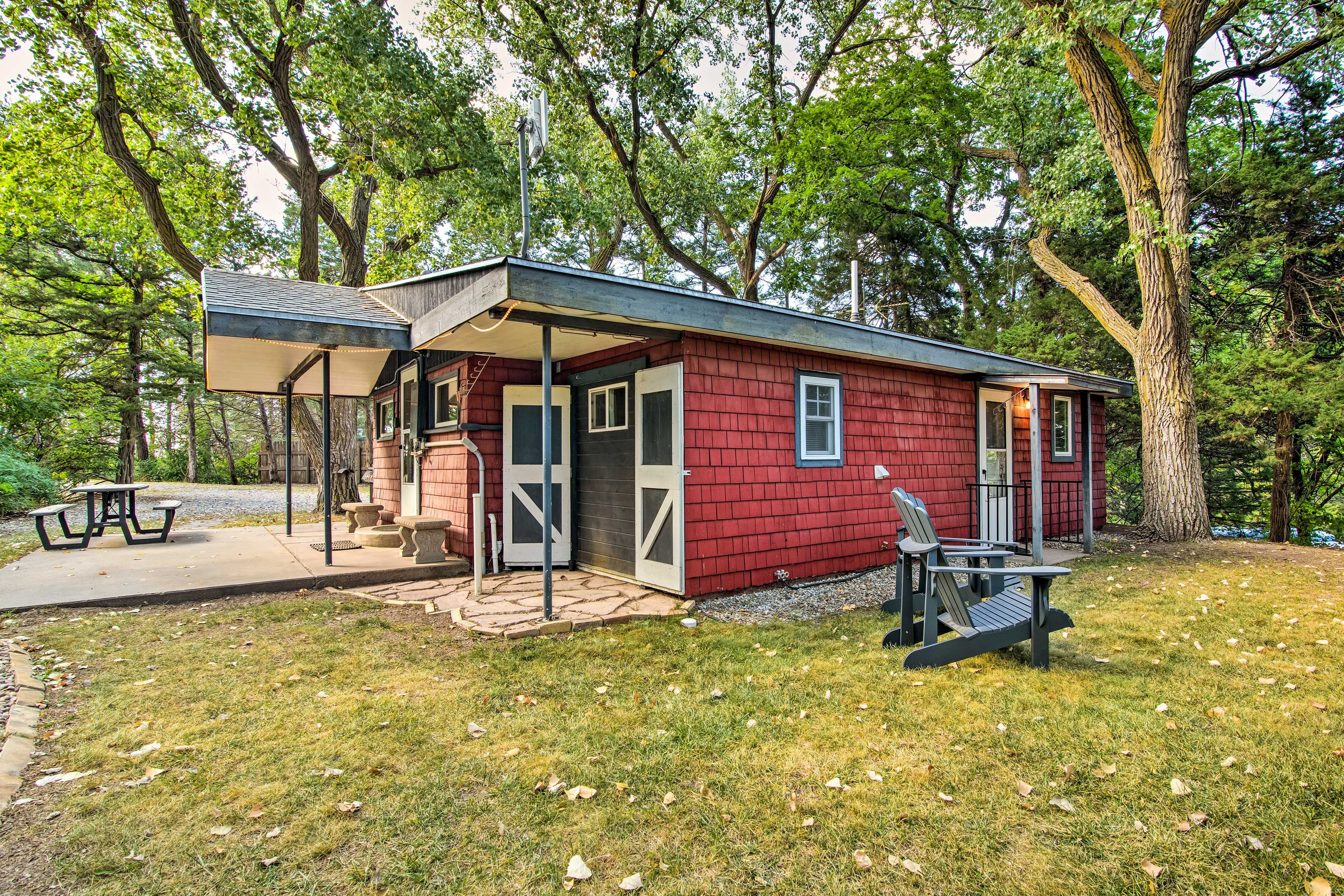 Studio Exterior | Gas Grill | Fire Pit | Picnic Table