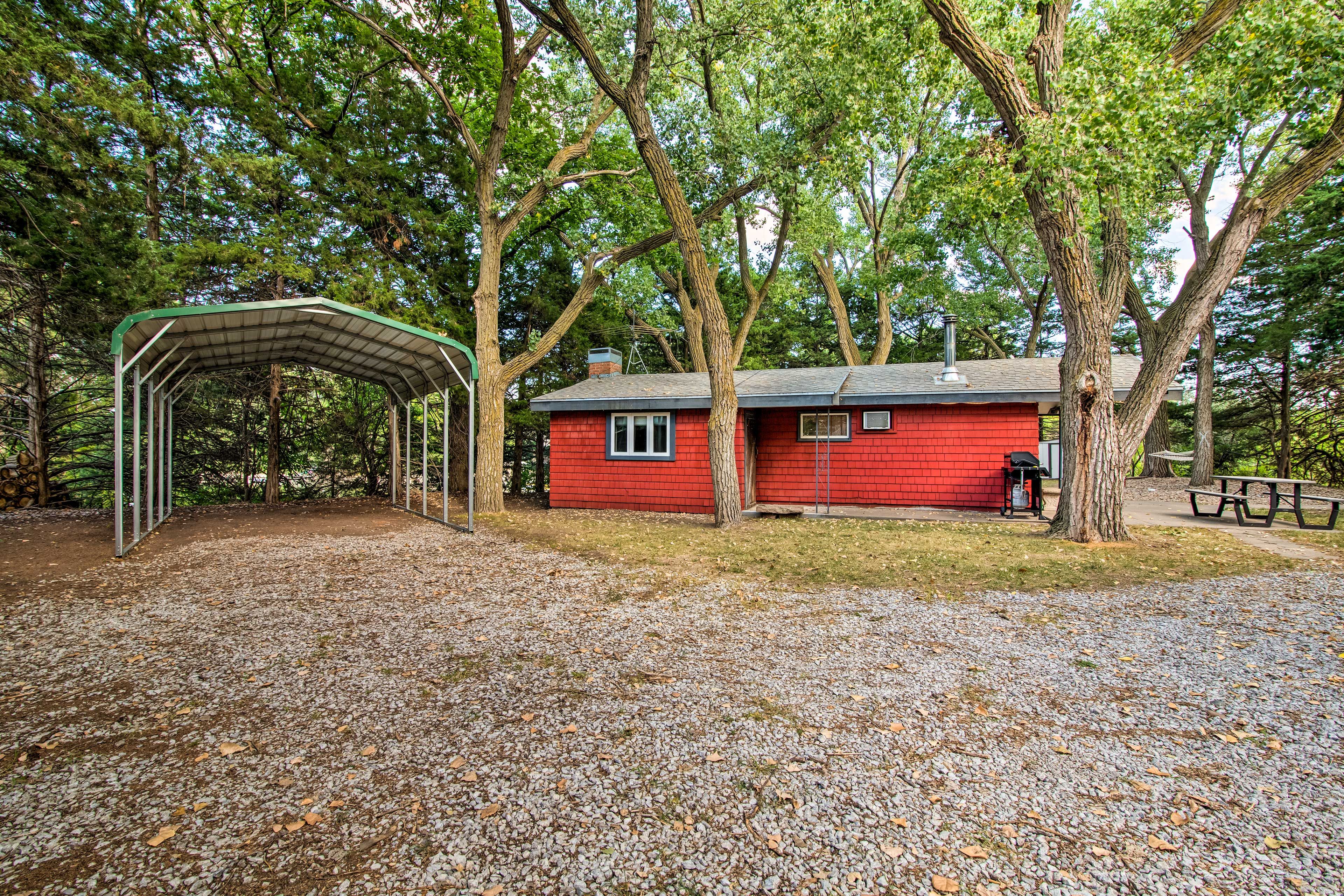 Parking | Driveway (5 Vehicles) | RV/Trailer Parking