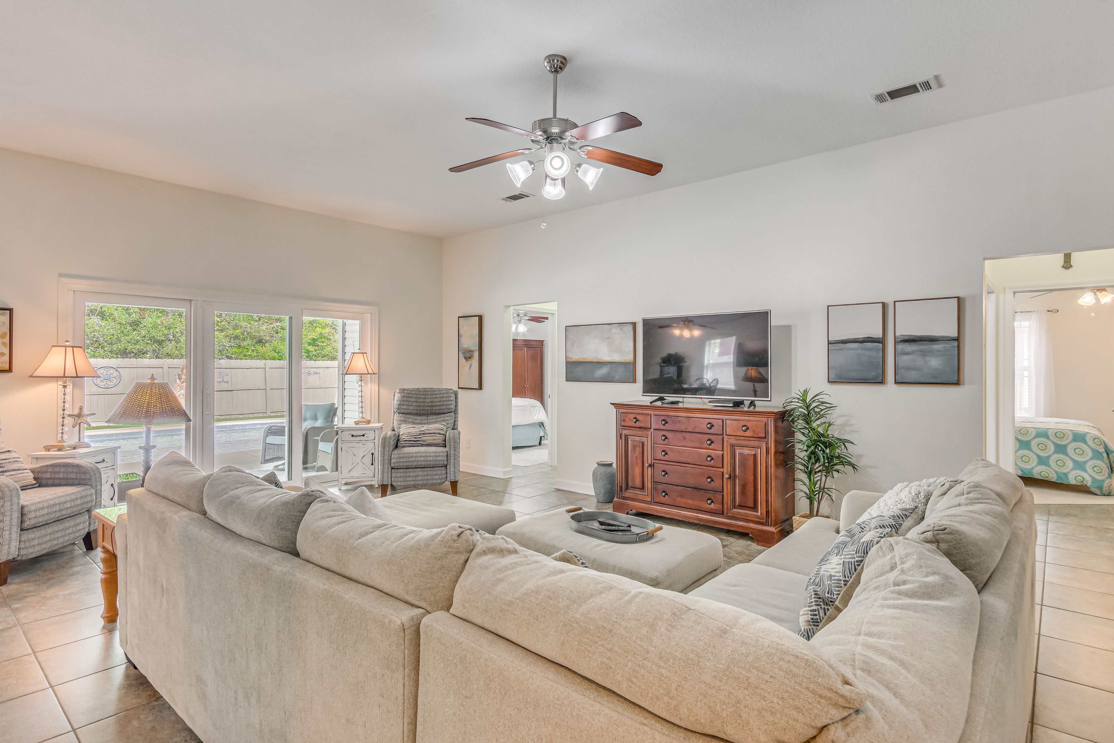 Living Room | Smart TV | Central A/C