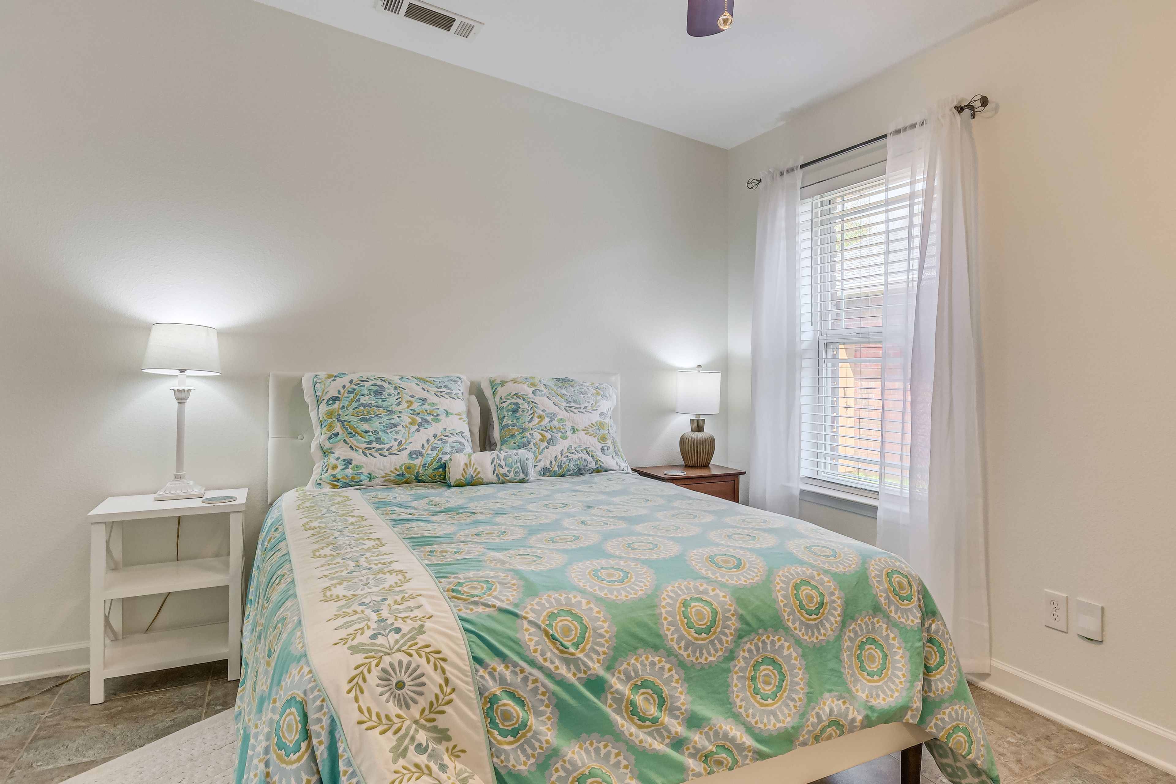 Bedroom 3 | Queen Bed