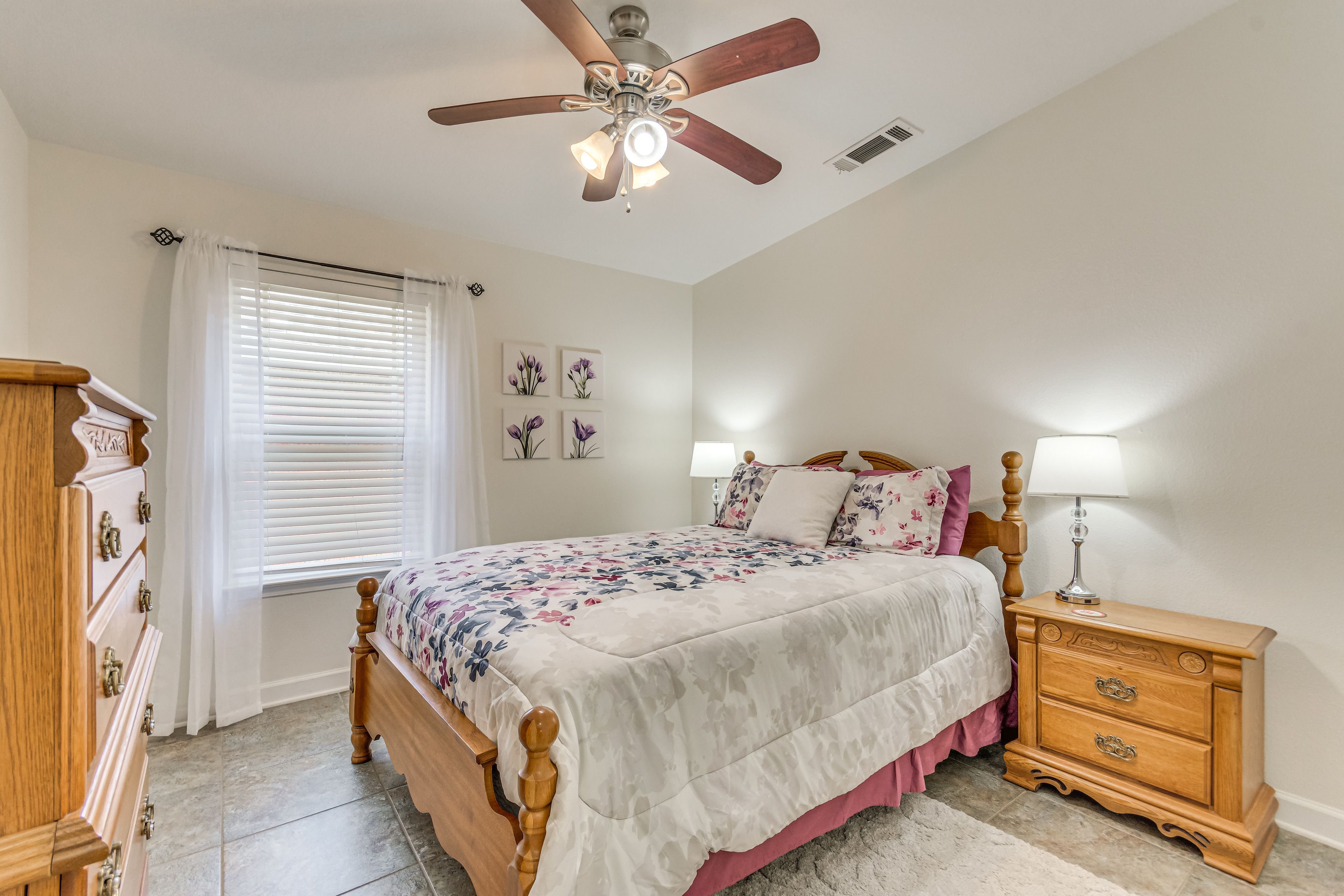 Bedroom 2 | Queen Bed