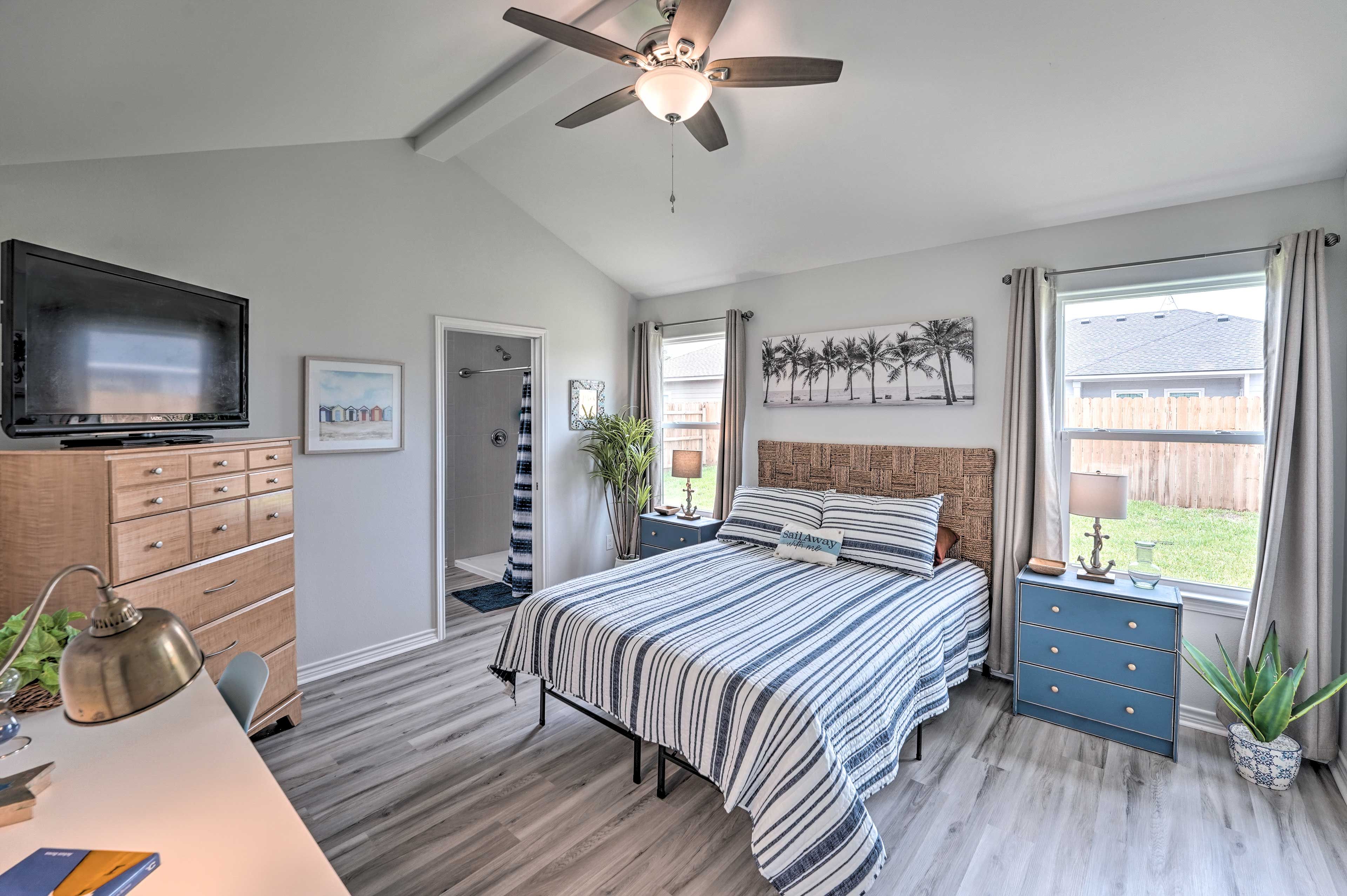 Bedroom 1 | Queen Bed | Smart TV | En-Suite Bathroom | Linens Provided | Desk
