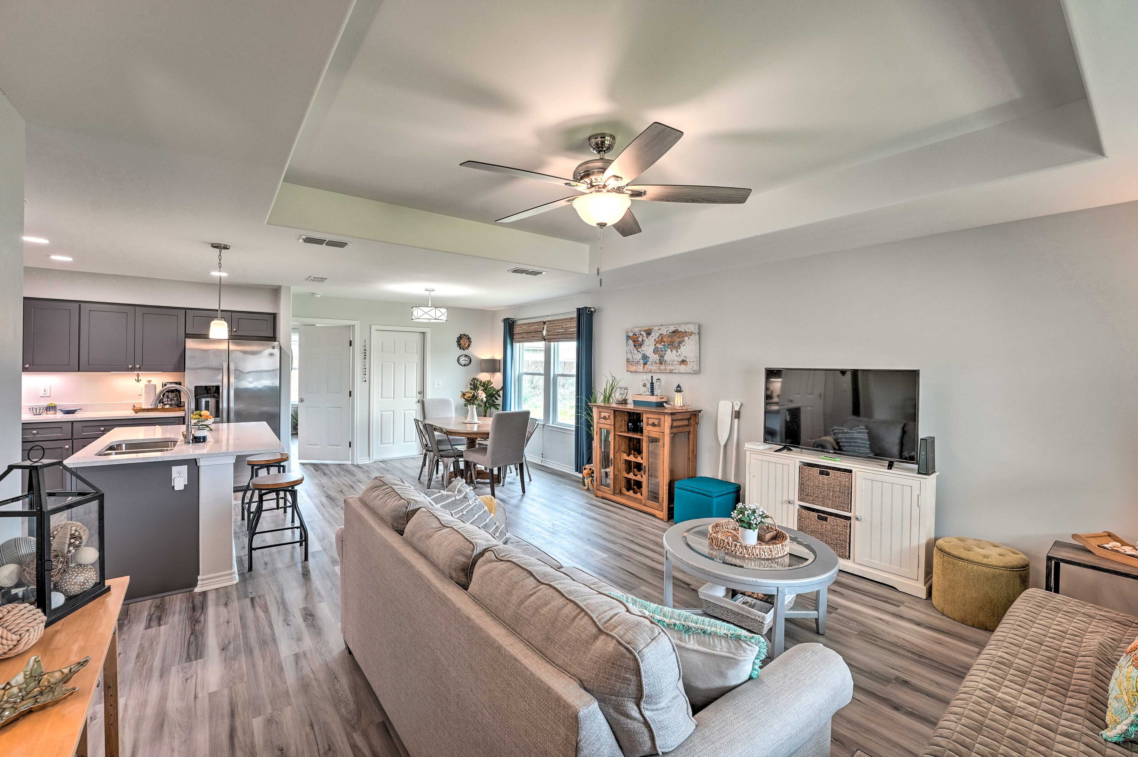 Living Room | Central A/C & Heating | Smart TV | Open Floor Plan | Sleeper Sofa
