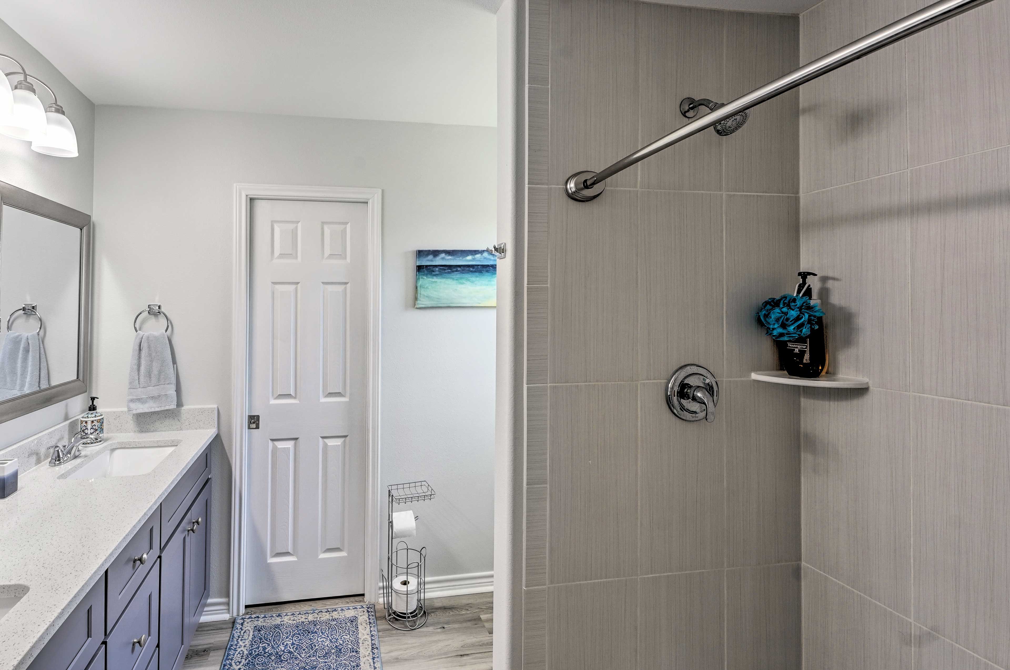 En-Suite Bathroom | Towels Provided | Complimentary Toiletries | Hair Dryer