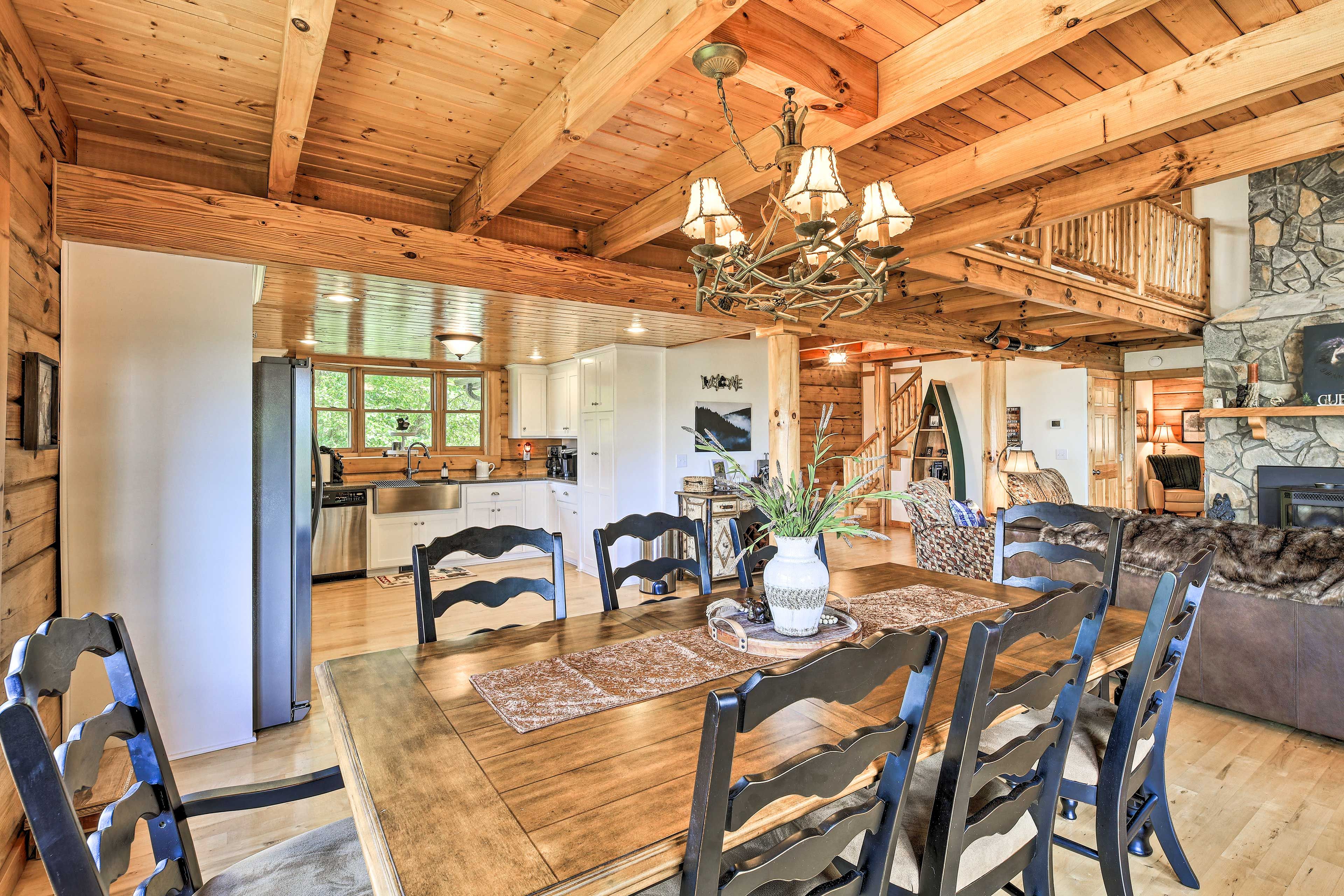 Dining Area | Dishware & Flatware Provided