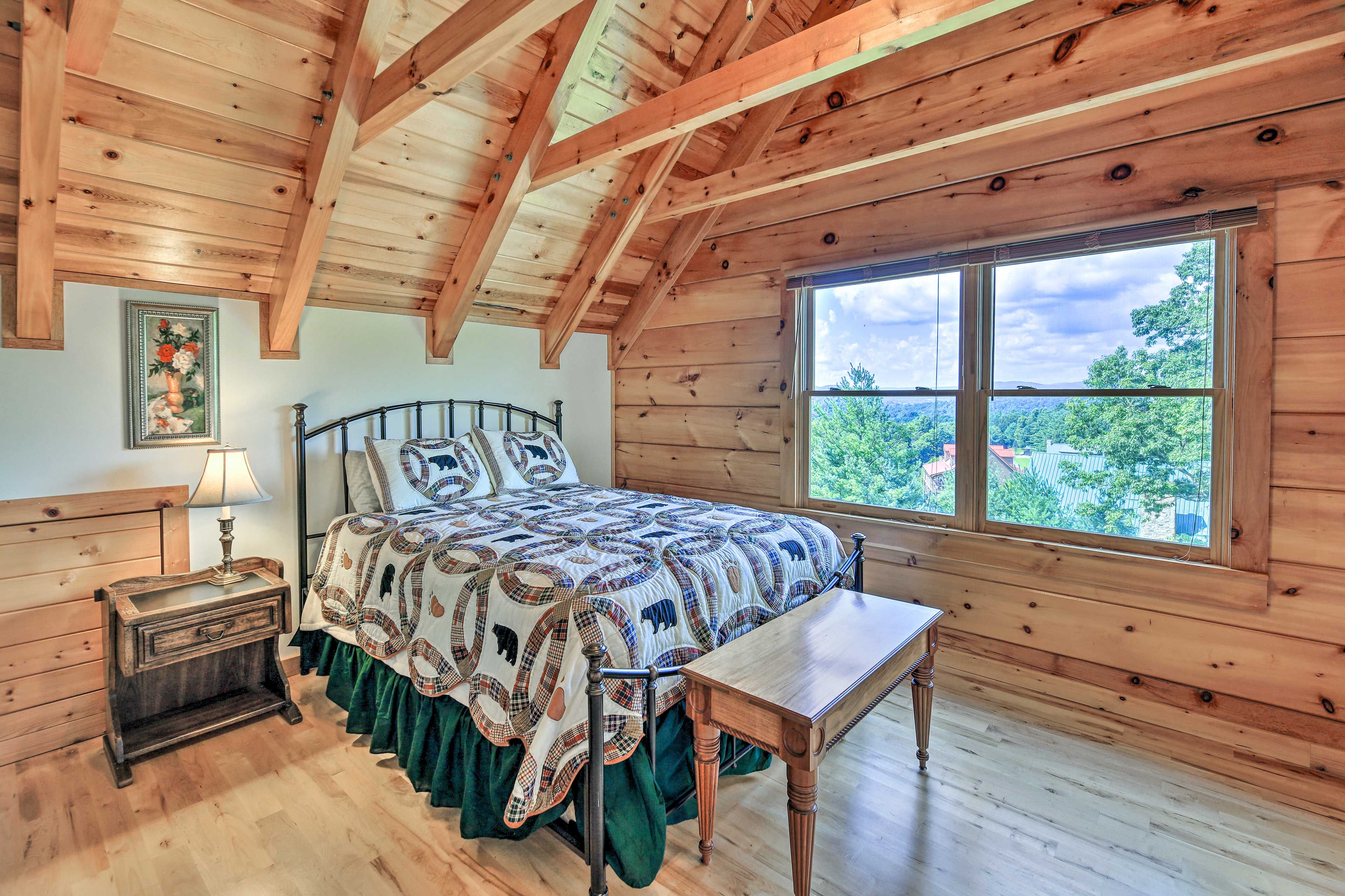 Bedroom 2 | Queen Bed | En-Suite Bathroom | 2nd Floor
