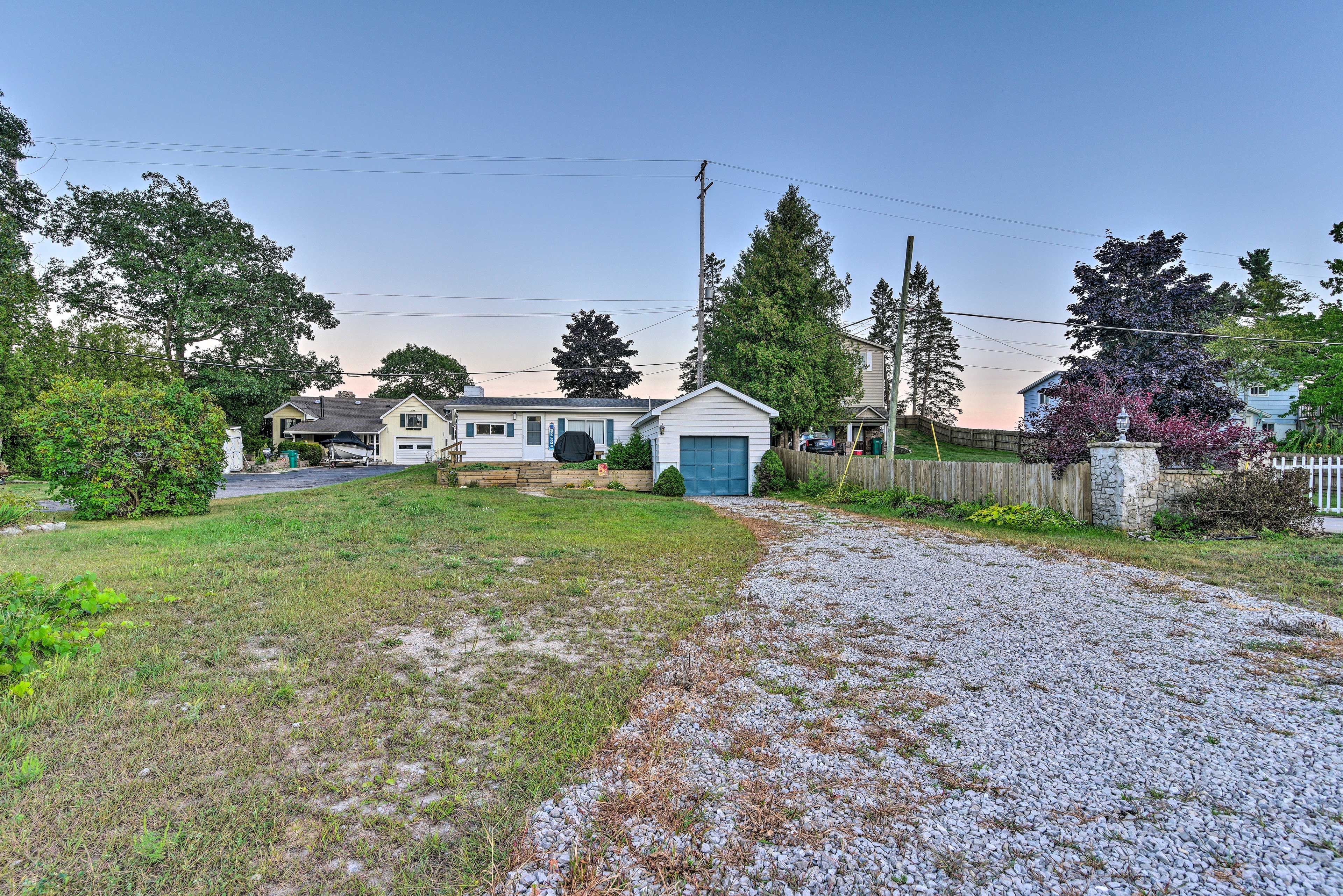 Parking | Gravel Driveway (3 Vehicles) | RVs/Trailers Welcome