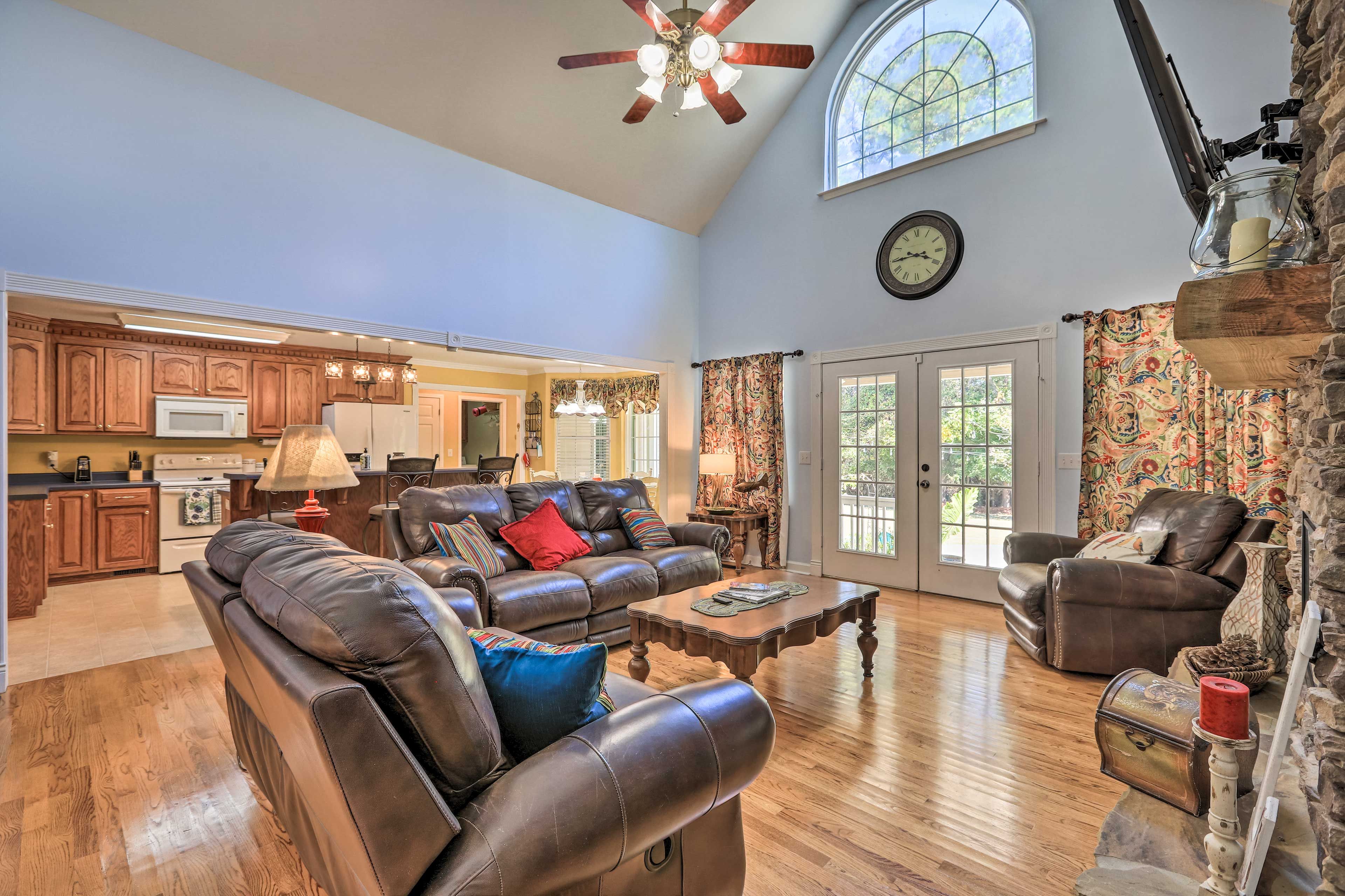 Hawkinsville Vacation Rental | 3BR | 2BA | 2,200 Sq Ft | Stairs Required