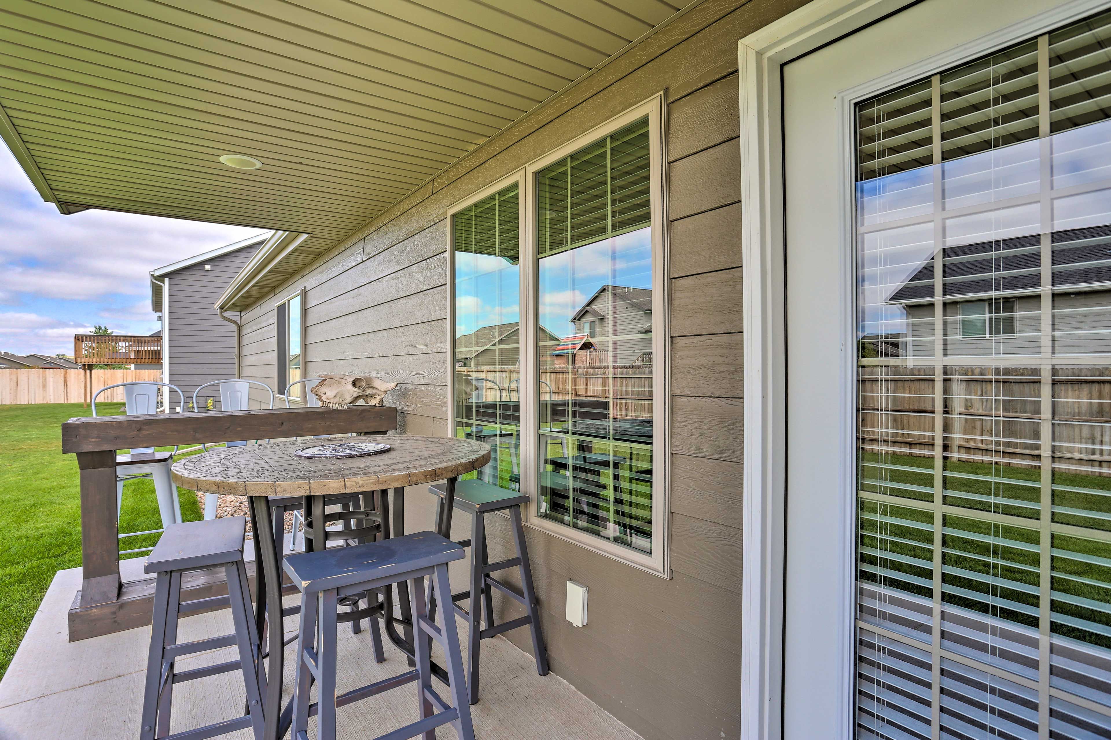 Back Patio | Seating for 8