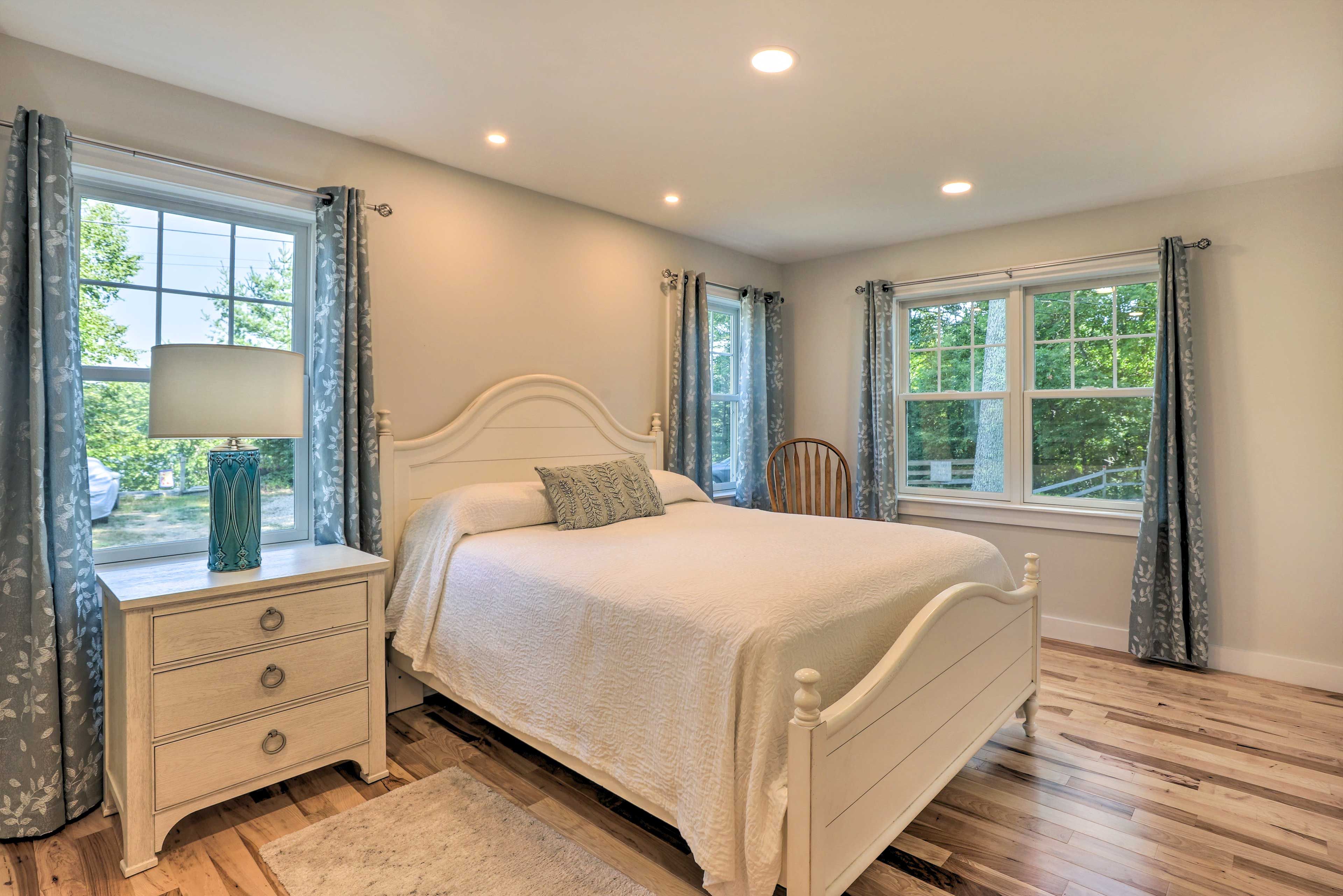 Bedroom 1 | Queen Bed | Linens & Towels | Full En-Suite Bathroom