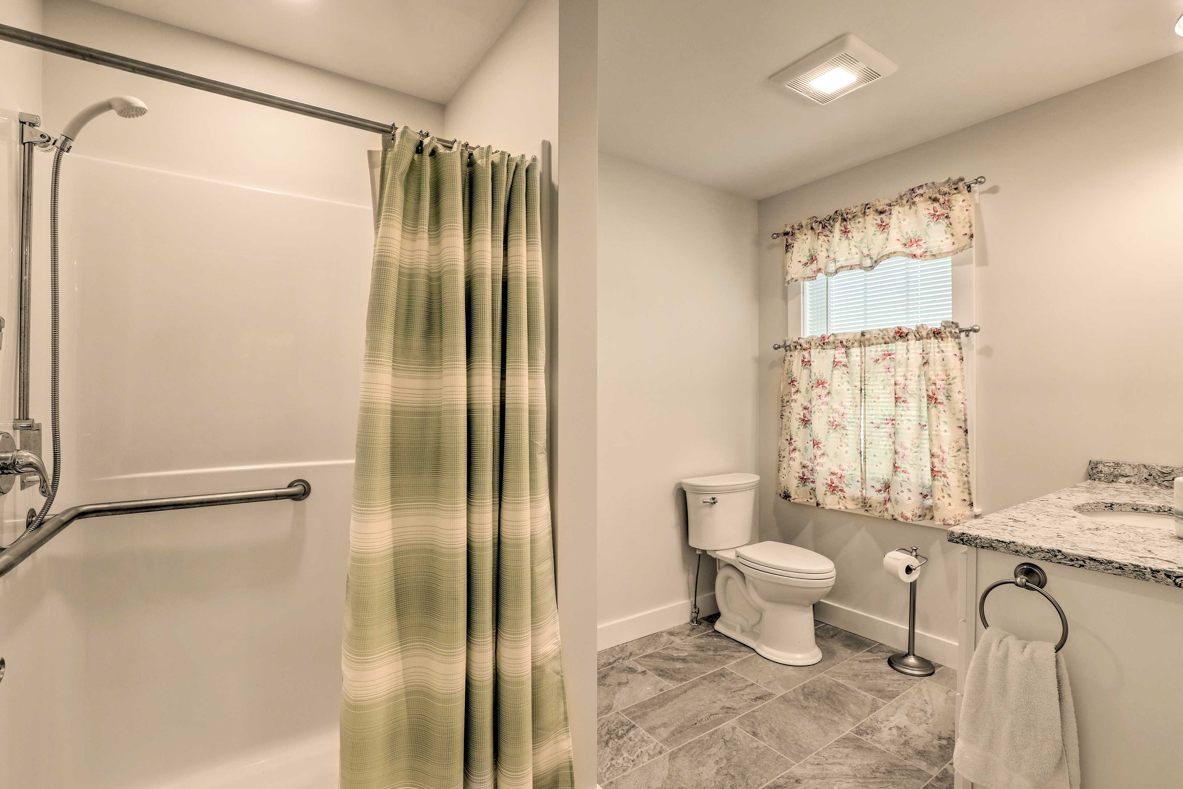 Full En-Suite Bathroom | Complimentary Toiletries