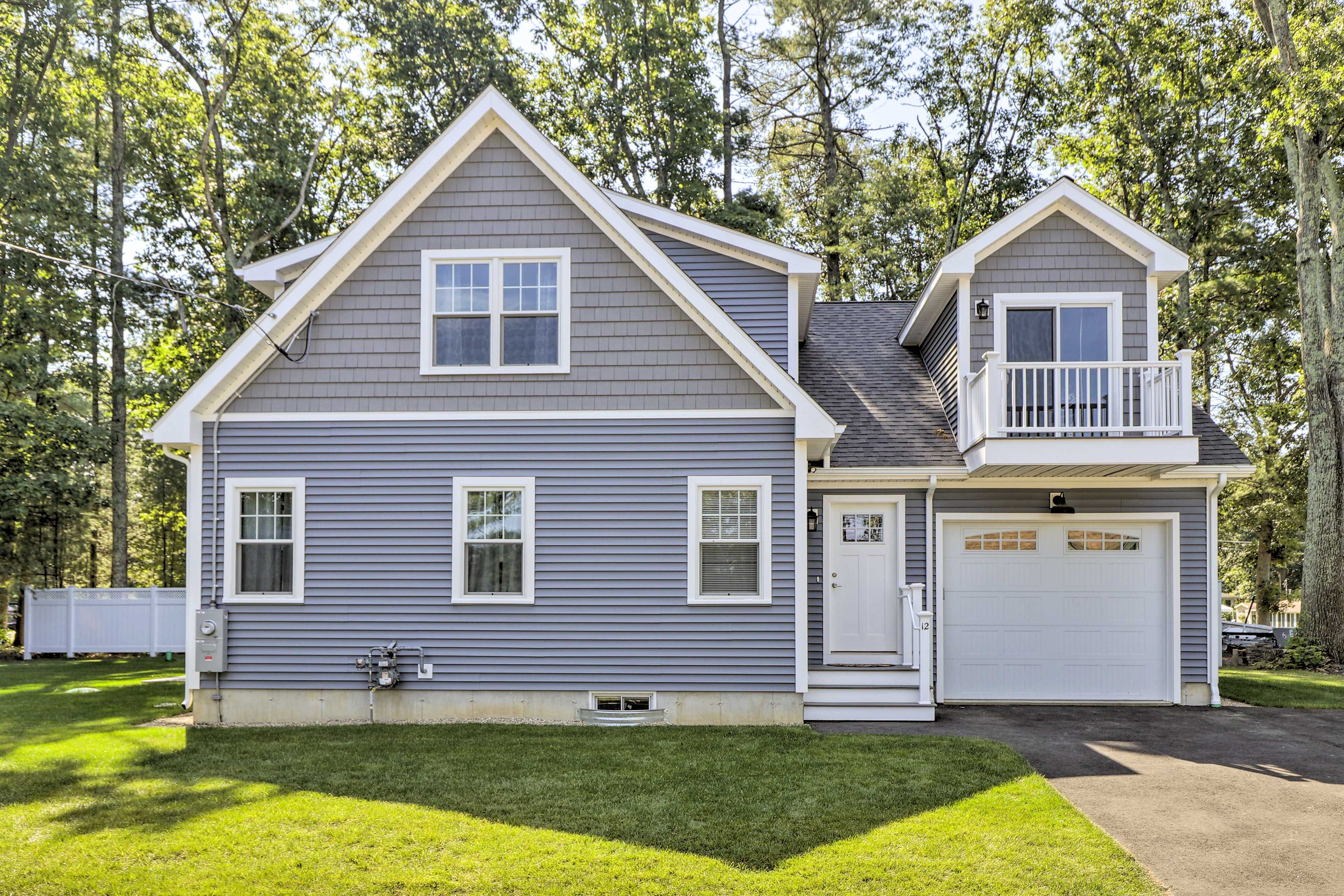 West Brookfield Vacation Rental | 2BR | 2.5BA | Stairs Required | 3,000 Sq Ft