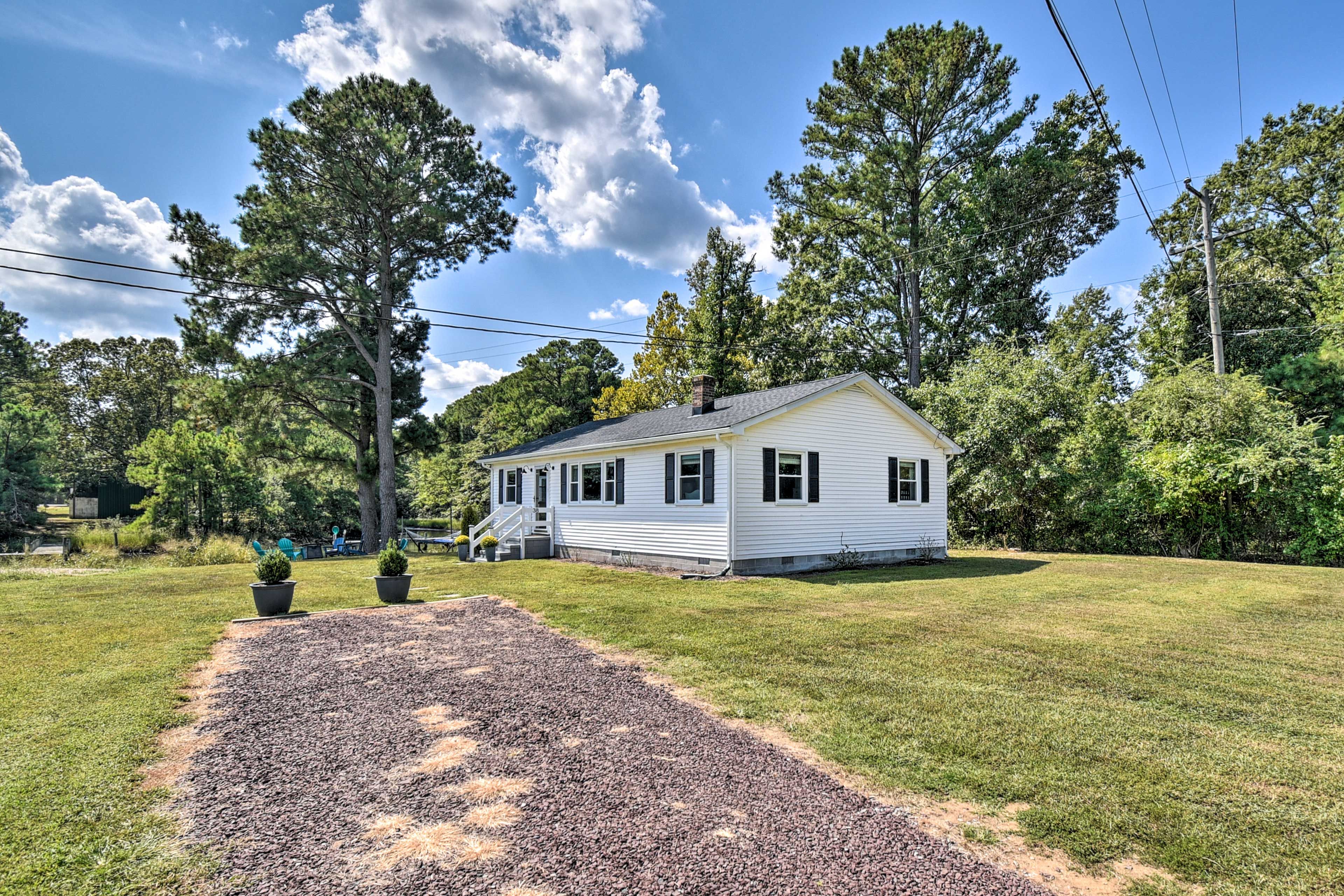 Exterior | Free Street Parking | Keyless Entry