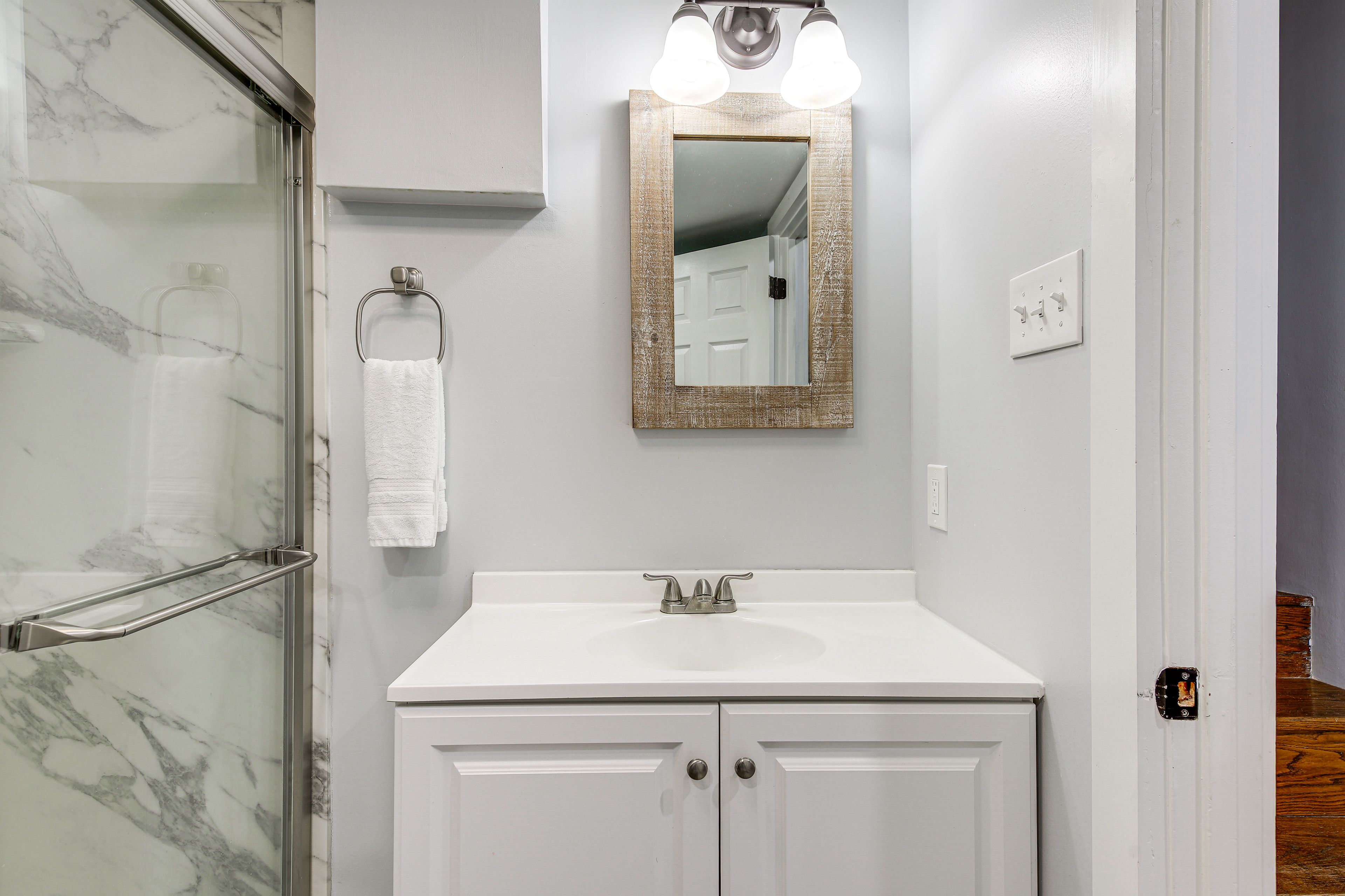 Full Bathroom | Towels Provided | Complimentary Toiletries
