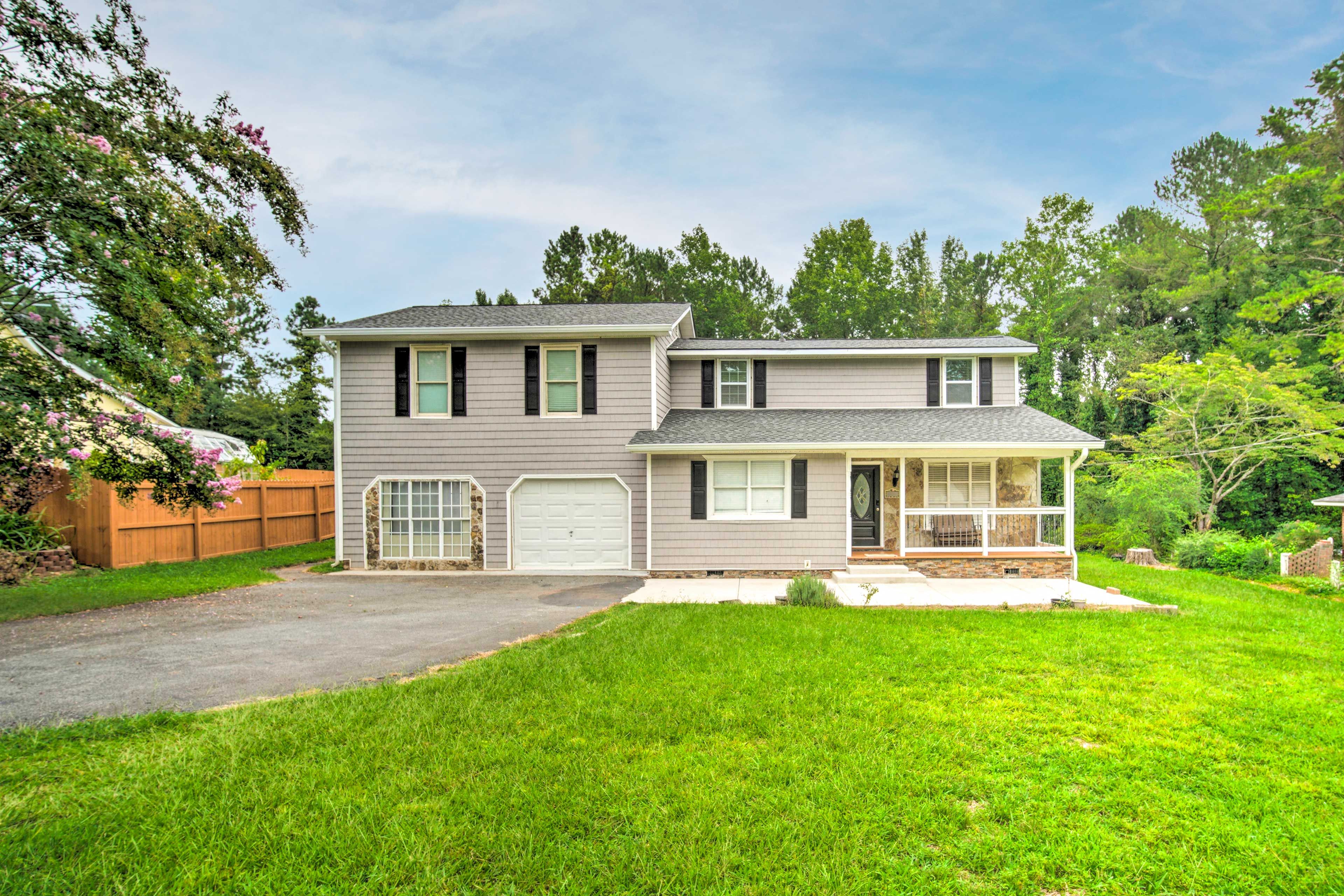 Parking | Driveway (4 Vehicles) | Garage (2 Vehicles) | RV/Trailer Allowed