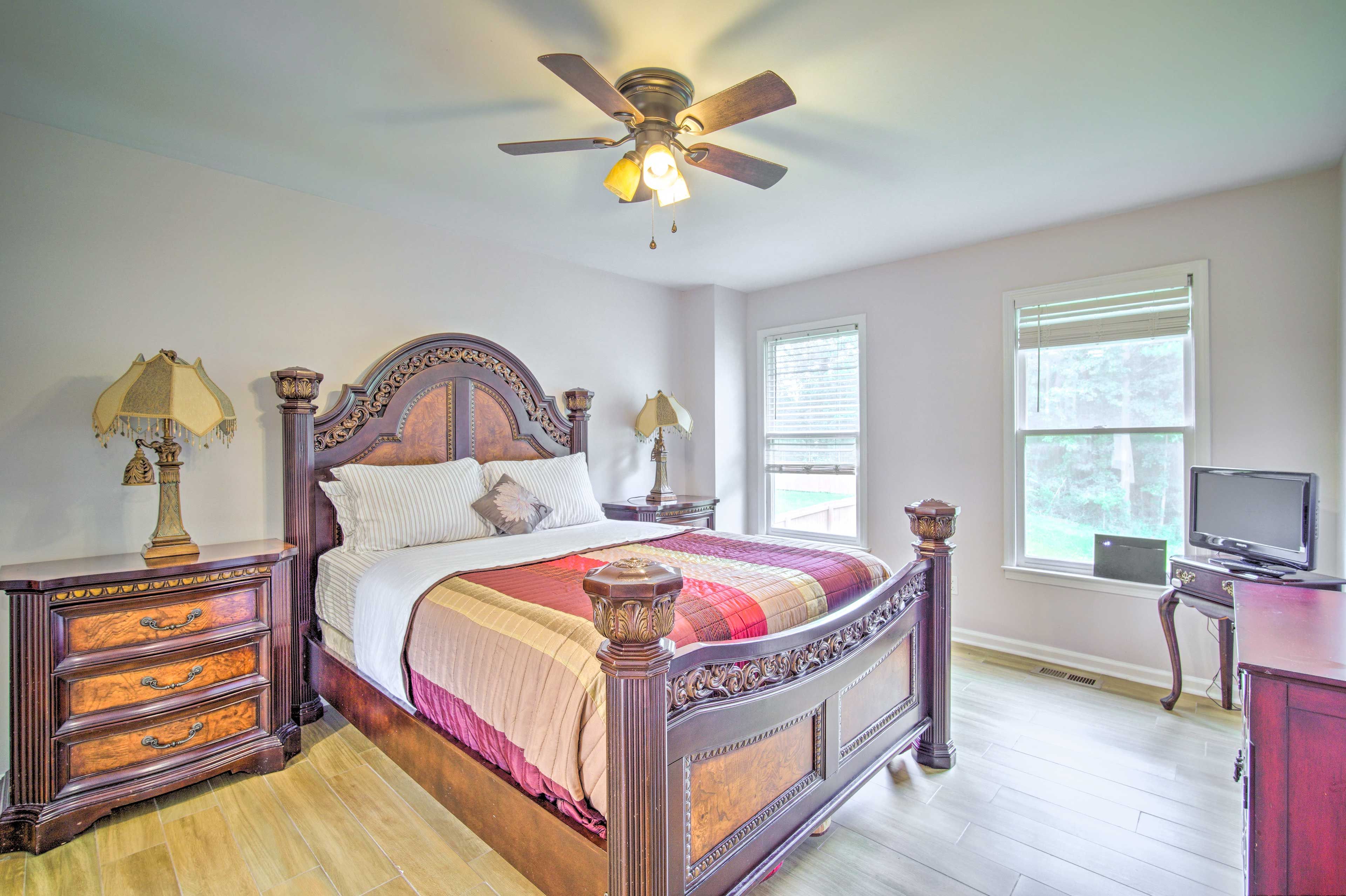 Bedroom 1 | Queen Bed | Linens & Towels | Full En-Suite Bathroom | TV