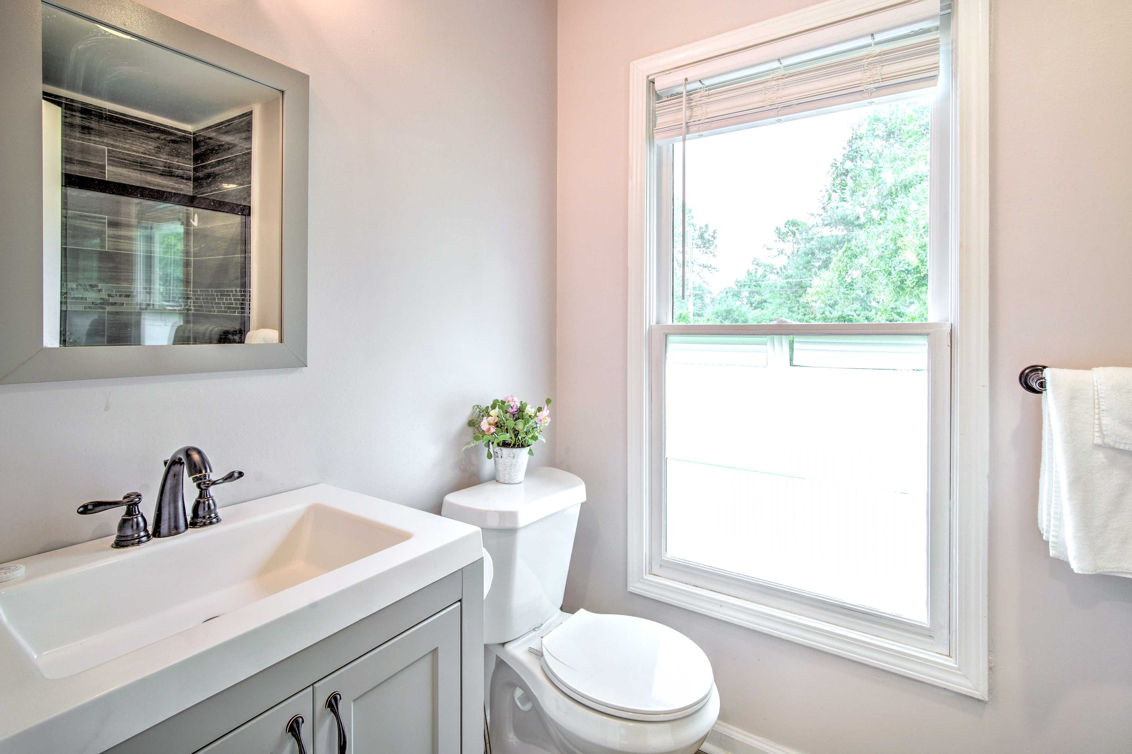 Full En-Suite Bathroom | Complimentary Toiletries