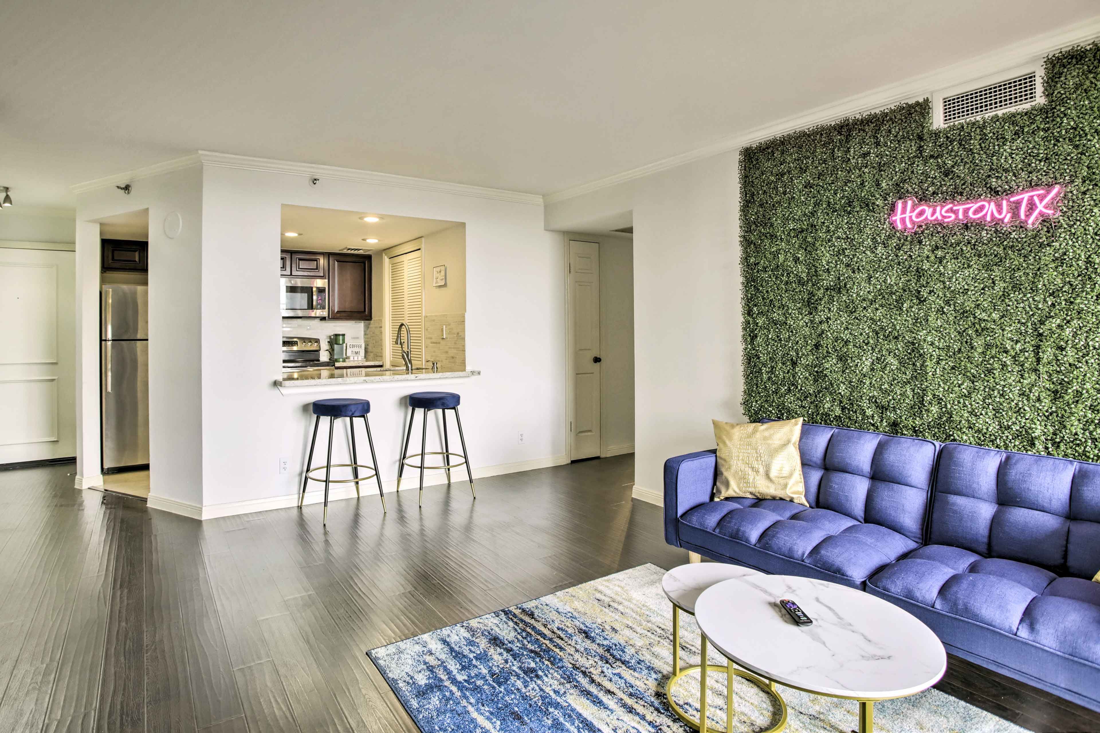 Living Room | Open-Concept | Free WiFi